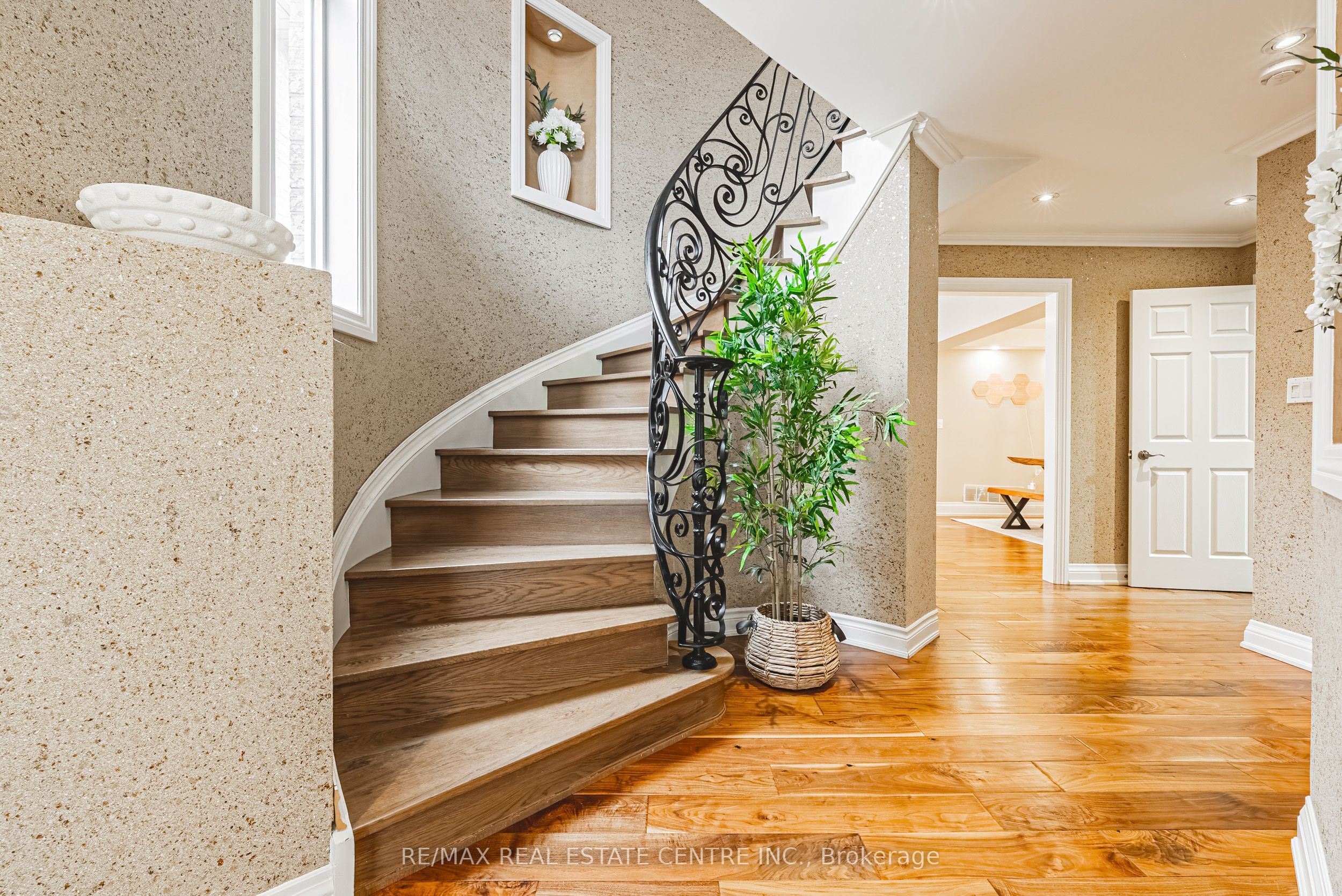 3360 Laburnum Crescent