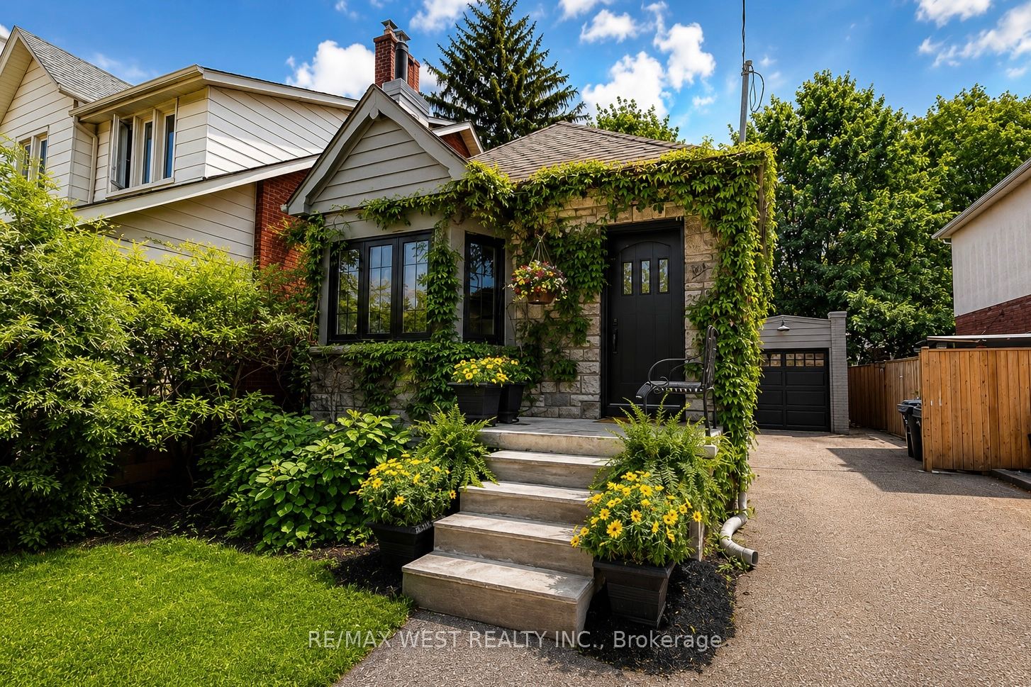12 Brentwood Road S