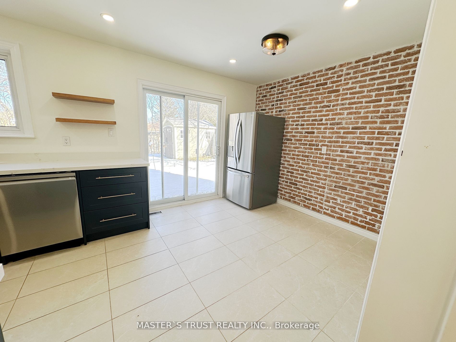 802 Greenfield Crescent