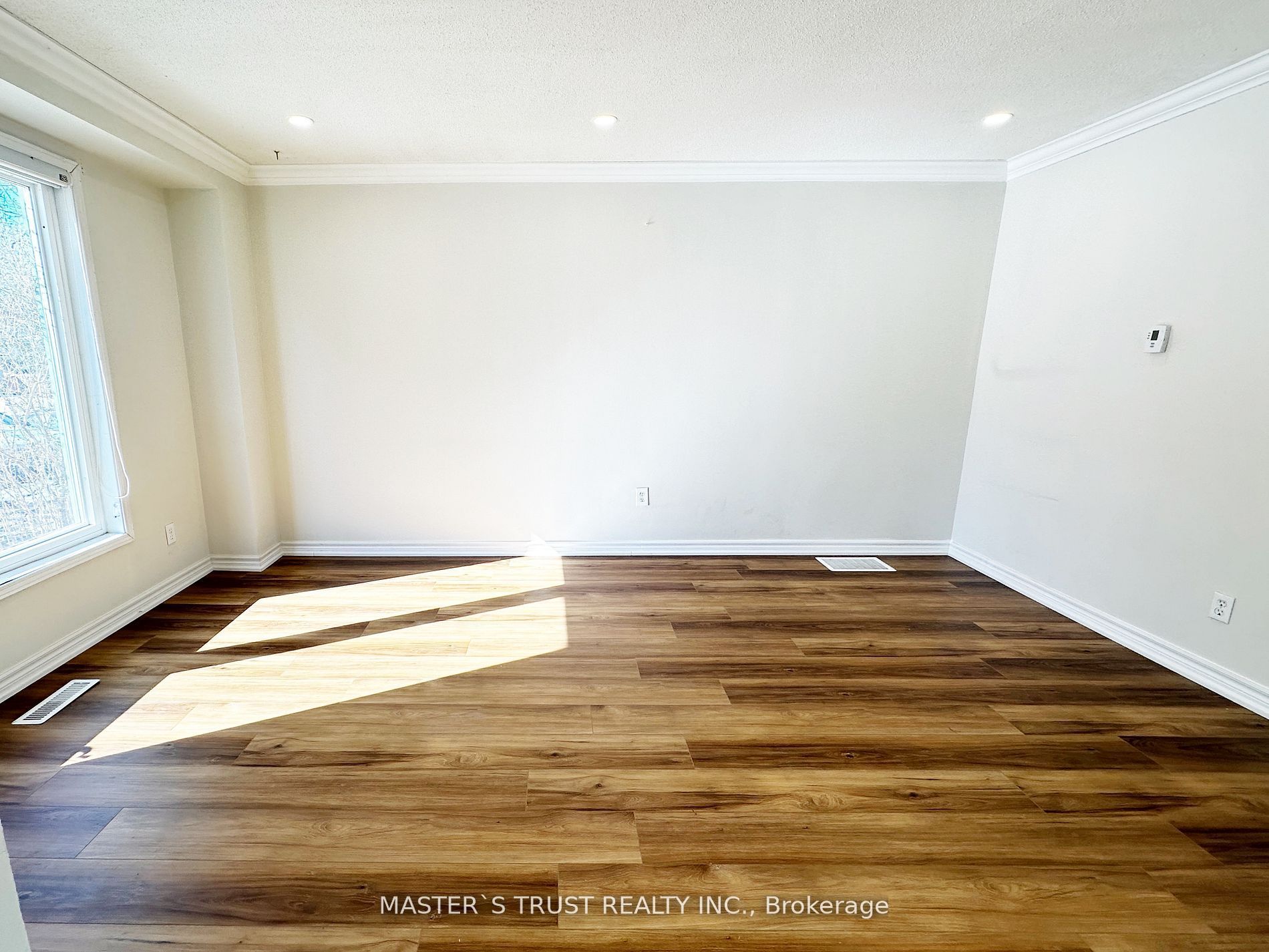 802 Greenfield Crescent