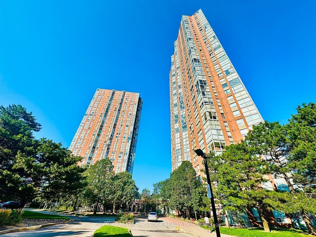 Photo of 7 Concorde Place #1710, Toronto, ON M3C 3N4 (MLS # C13707906)