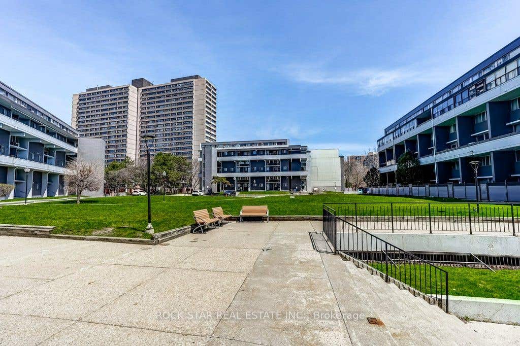 Photo of 10 Sunny Glenway #1711, Toronto, ON M3C 2Z3 (MLS # C13597902)