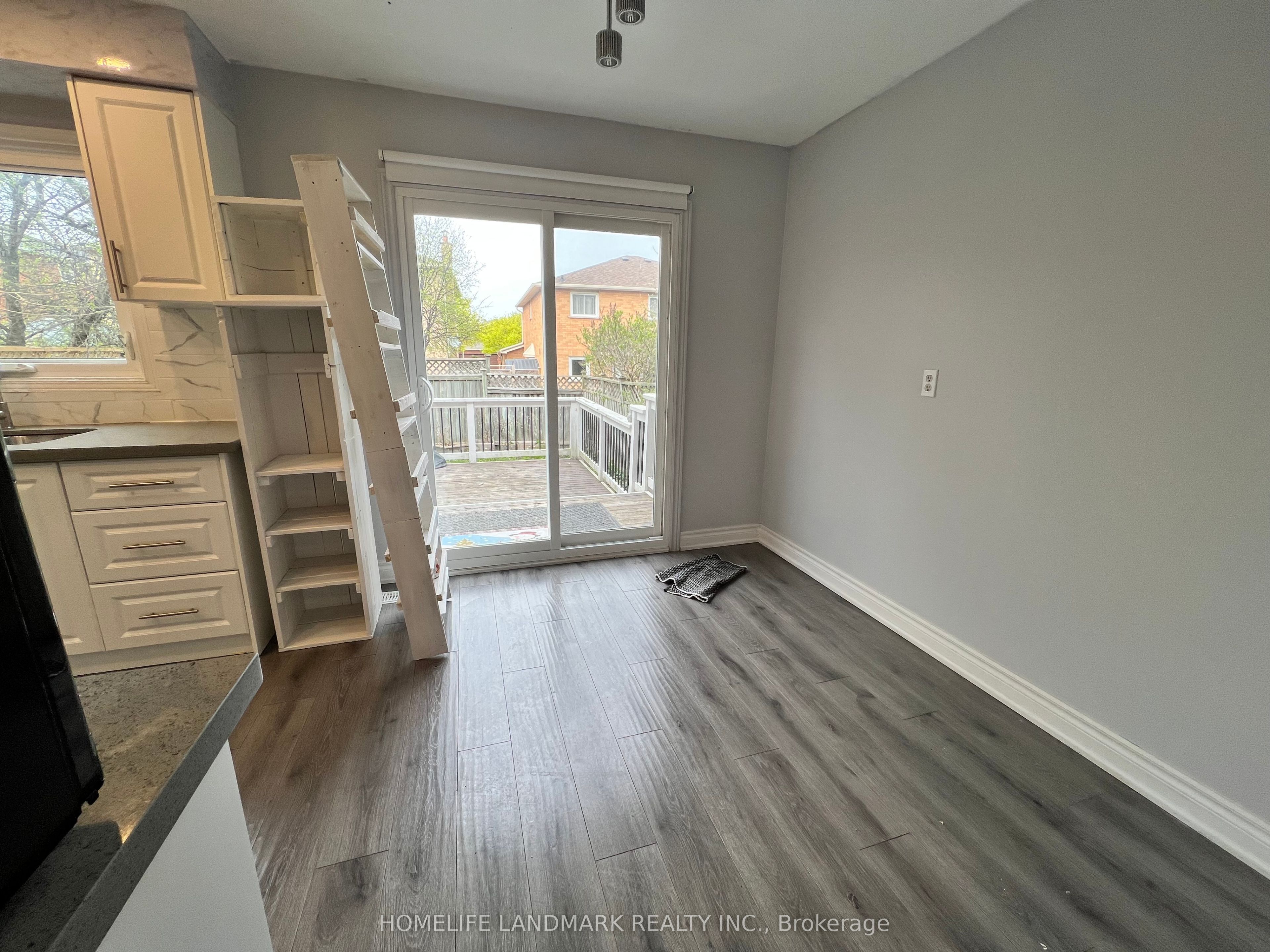 1275 Valerie Crescent