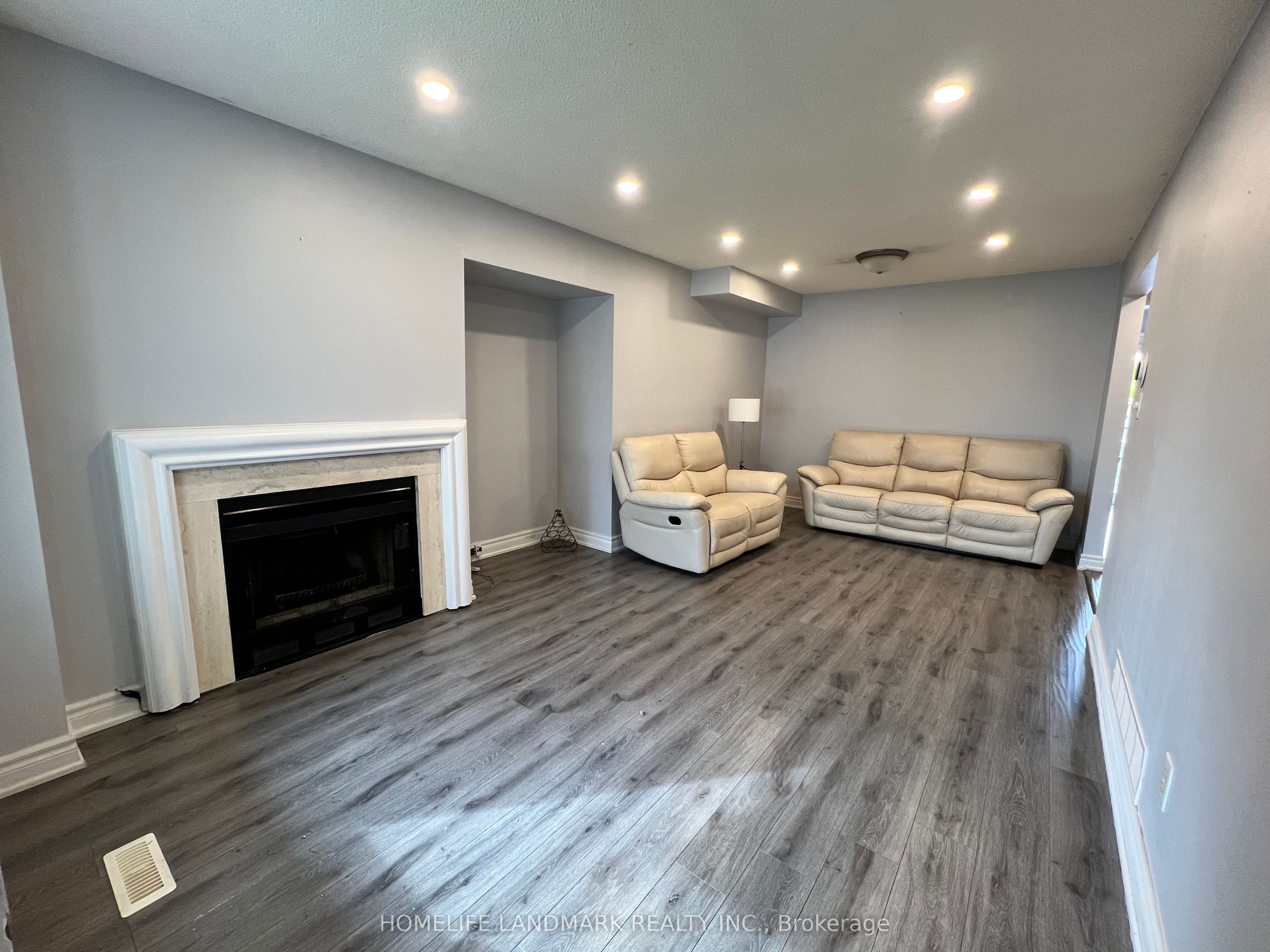 1275 Valerie Crescent