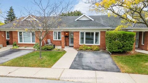 Photo of 35 NOVA Crescent #7, Welland, ON L3C 6P8 (MLS # X12470199)