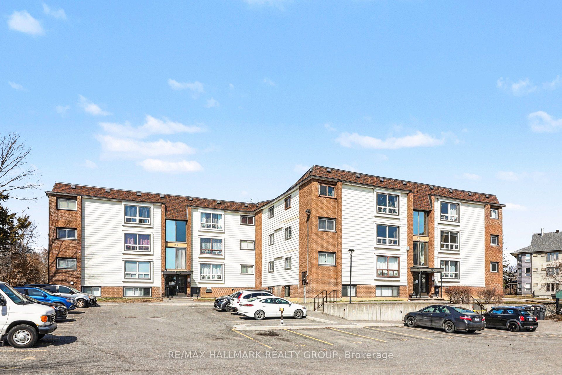 Photo 1 of 20 — 898 Elmsmere Road 2, Beacon Hill North - South and Area, ON K1J 7T6