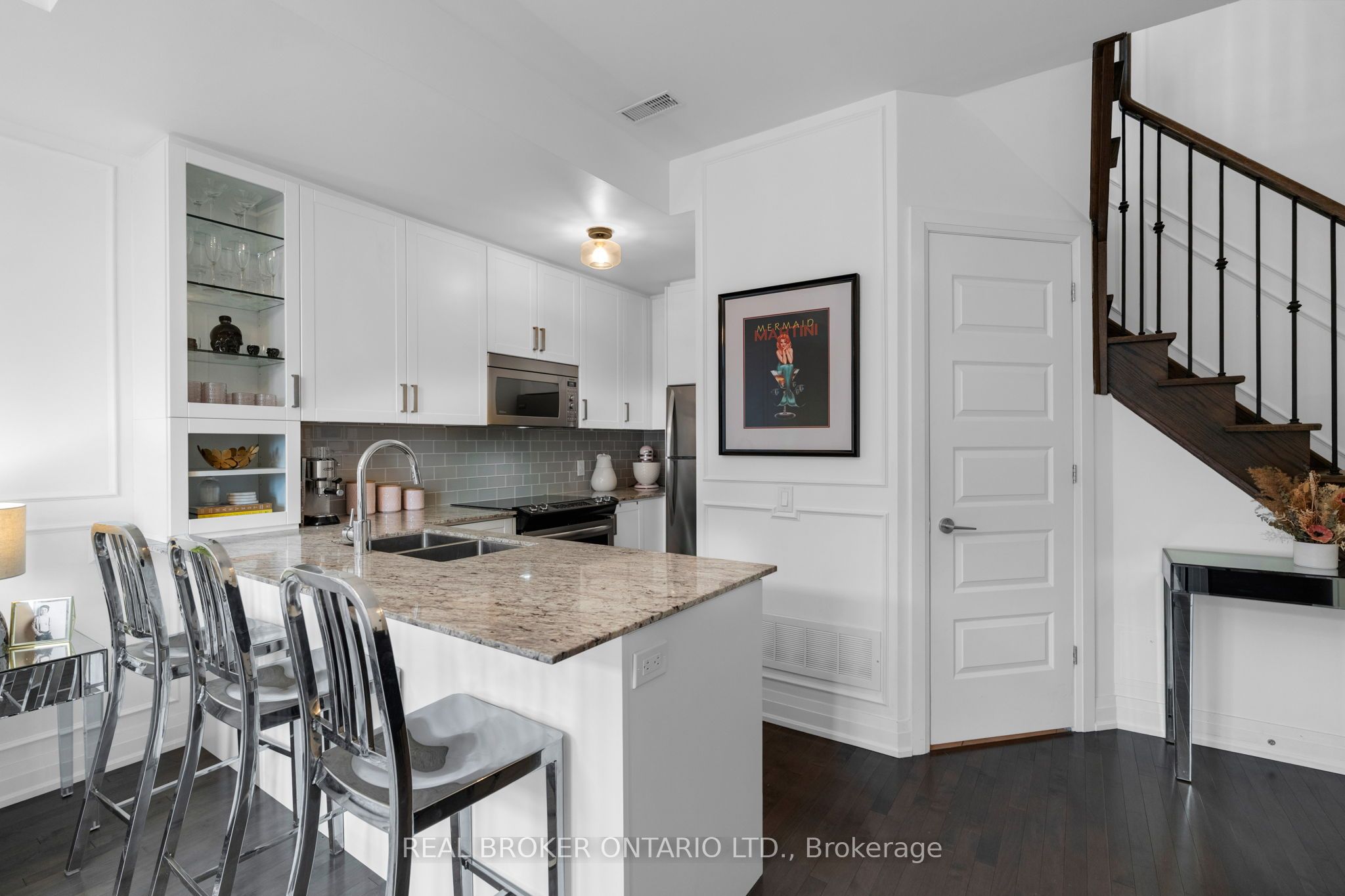 8167 Kipling Avenue 43