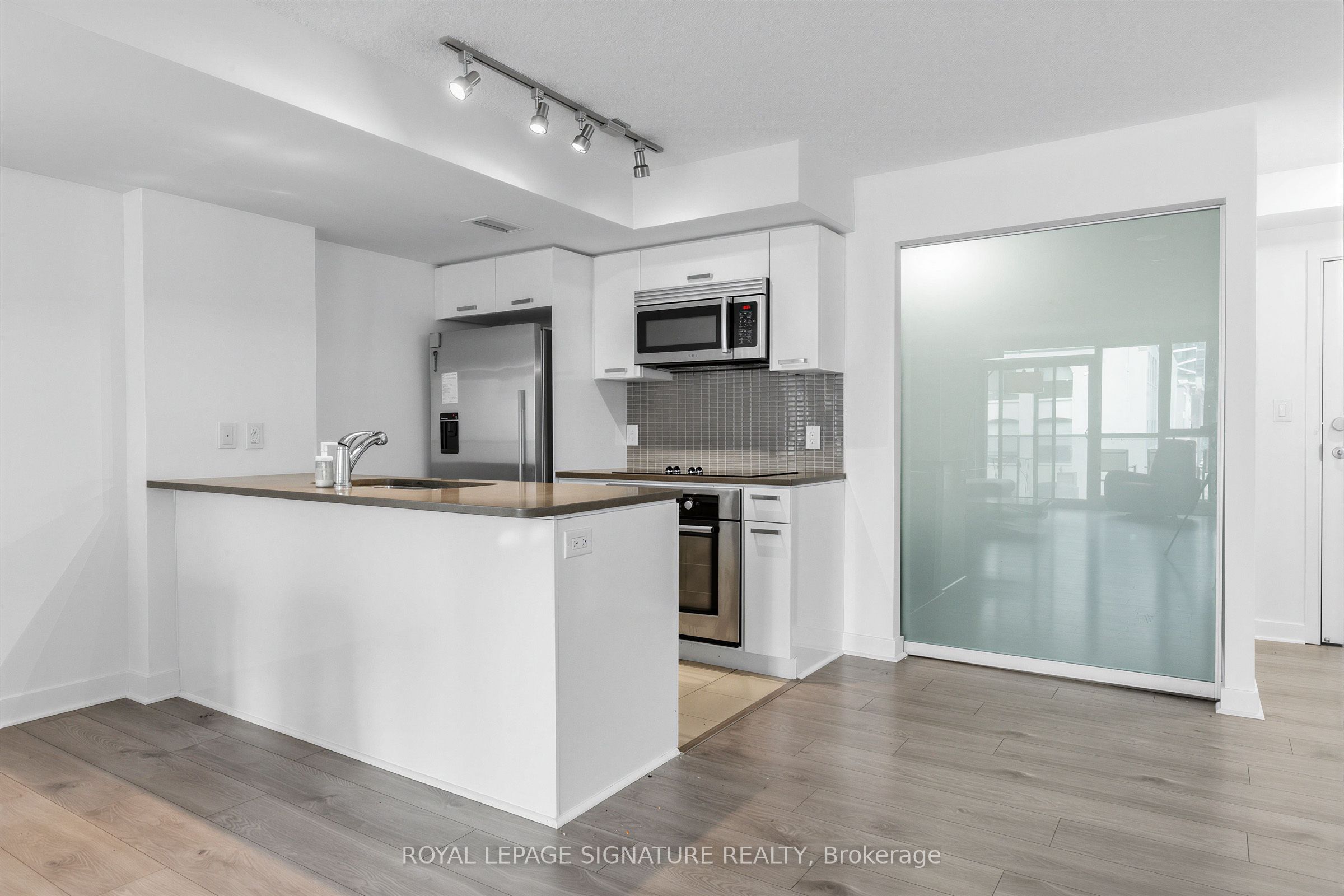 295 Adelaide Street W 414