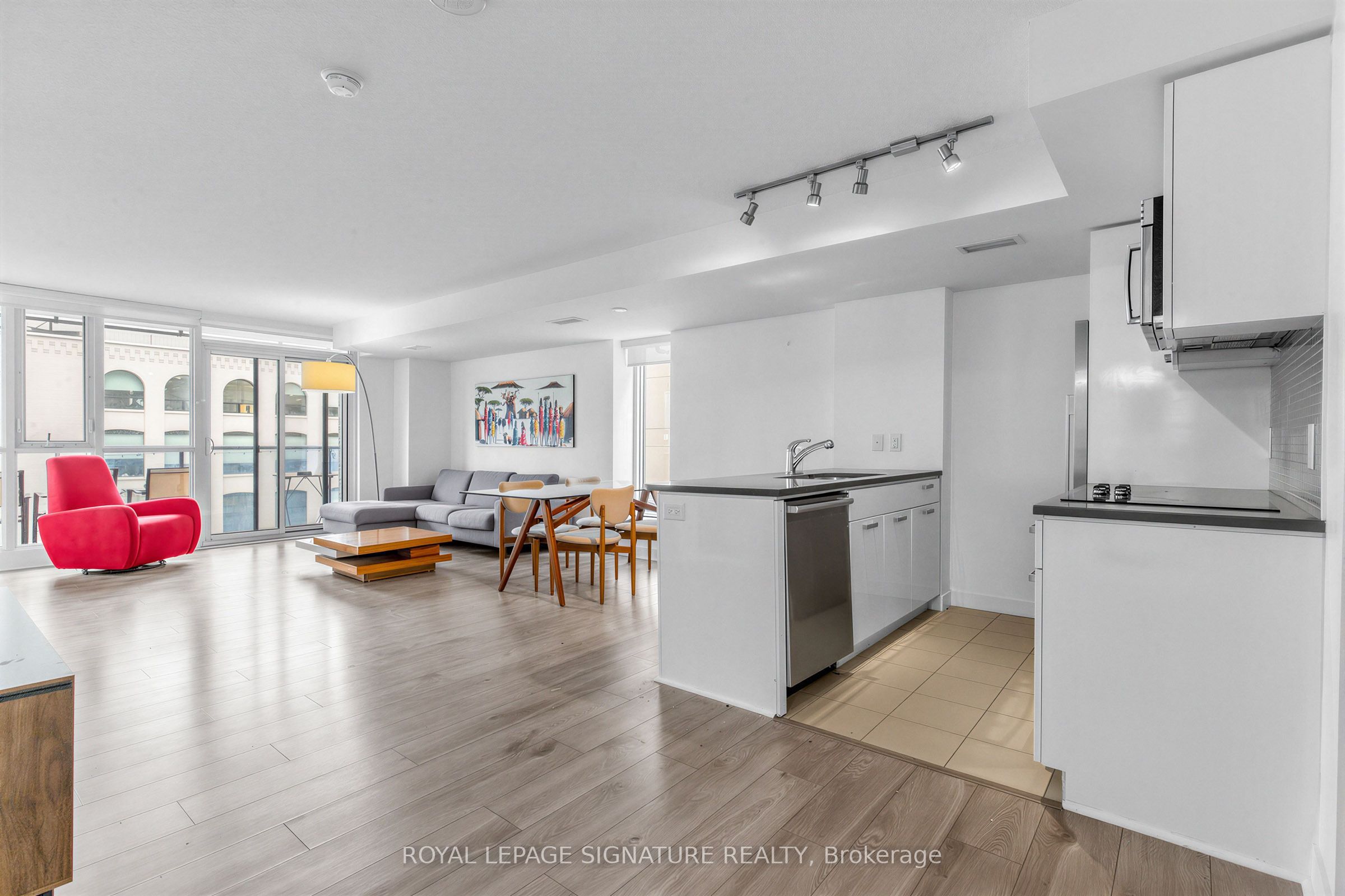 295 Adelaide Street W 414