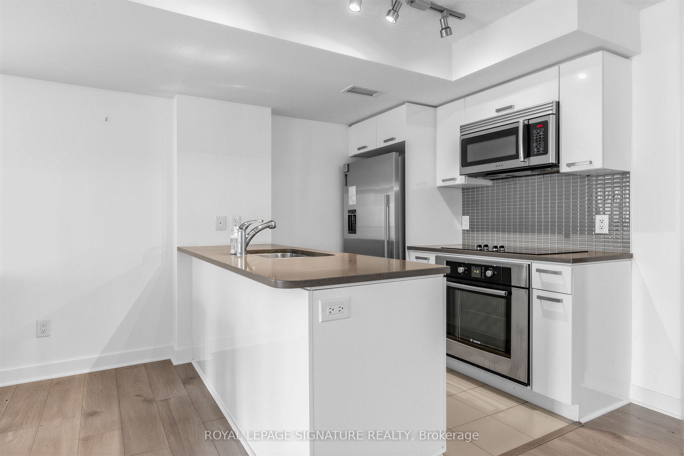 295 Adelaide Street W 414