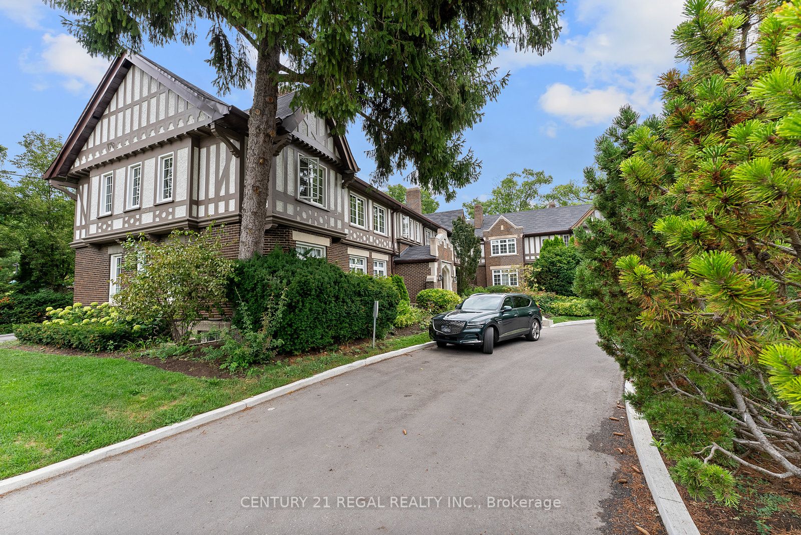 93 Douglas Crescent