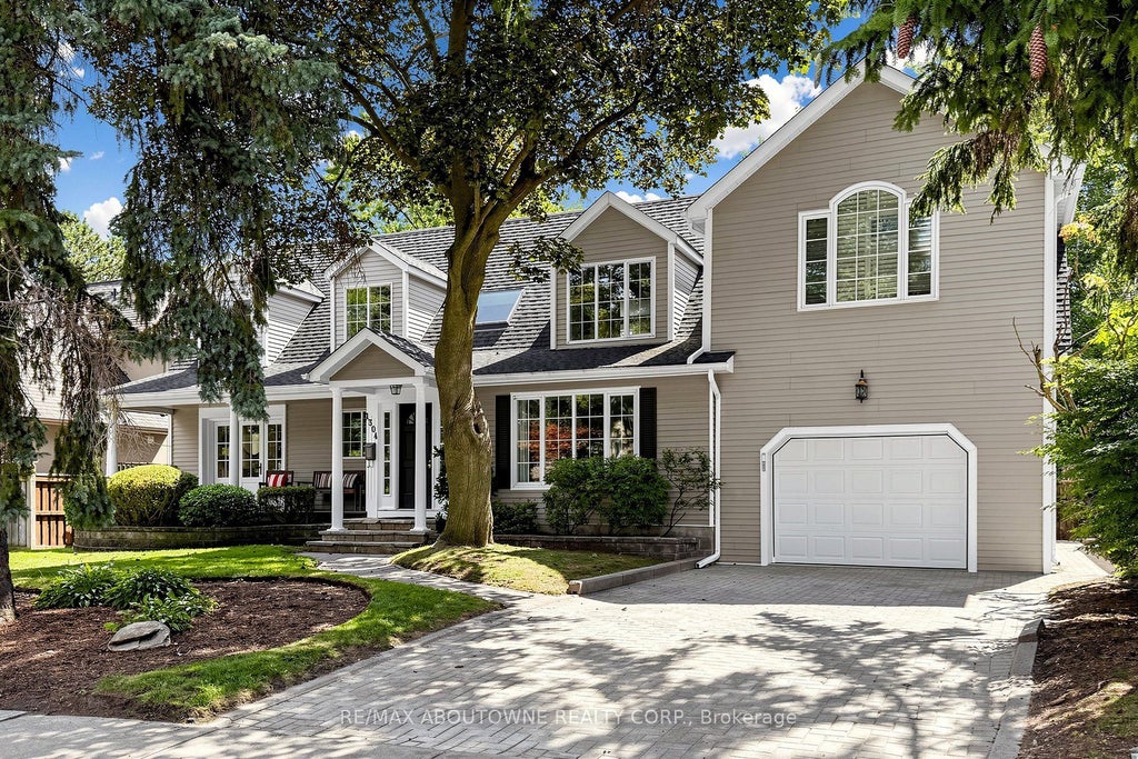 Photo of 1304 Devon Road, Oakville, ON L6J 2L8 (MLS # W13801496)