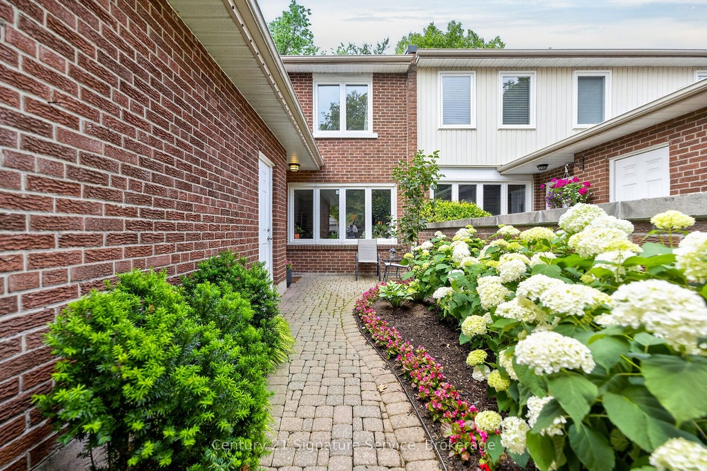 Photo of 5183 Banting Court, Burlington, ON L7L 2Z4 (MLS # W13530520)