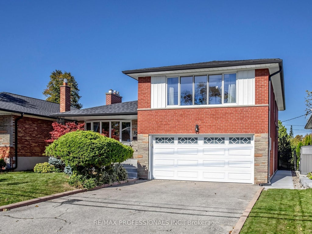 Photo of 32 Summitcrest Drive, Toronto, ON M9P 1H2 (MLS # W14094454)