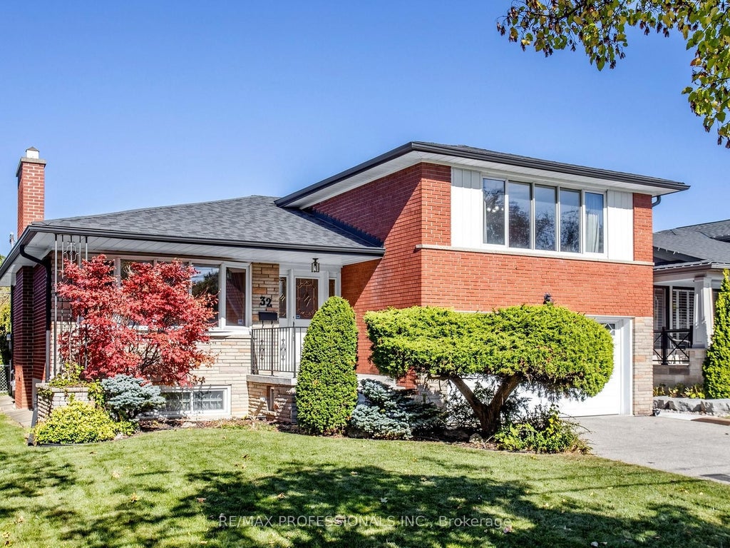 Photo of 32 Summitcrest Drive, Toronto, ON M9P 1H2 (MLS # W14094454)