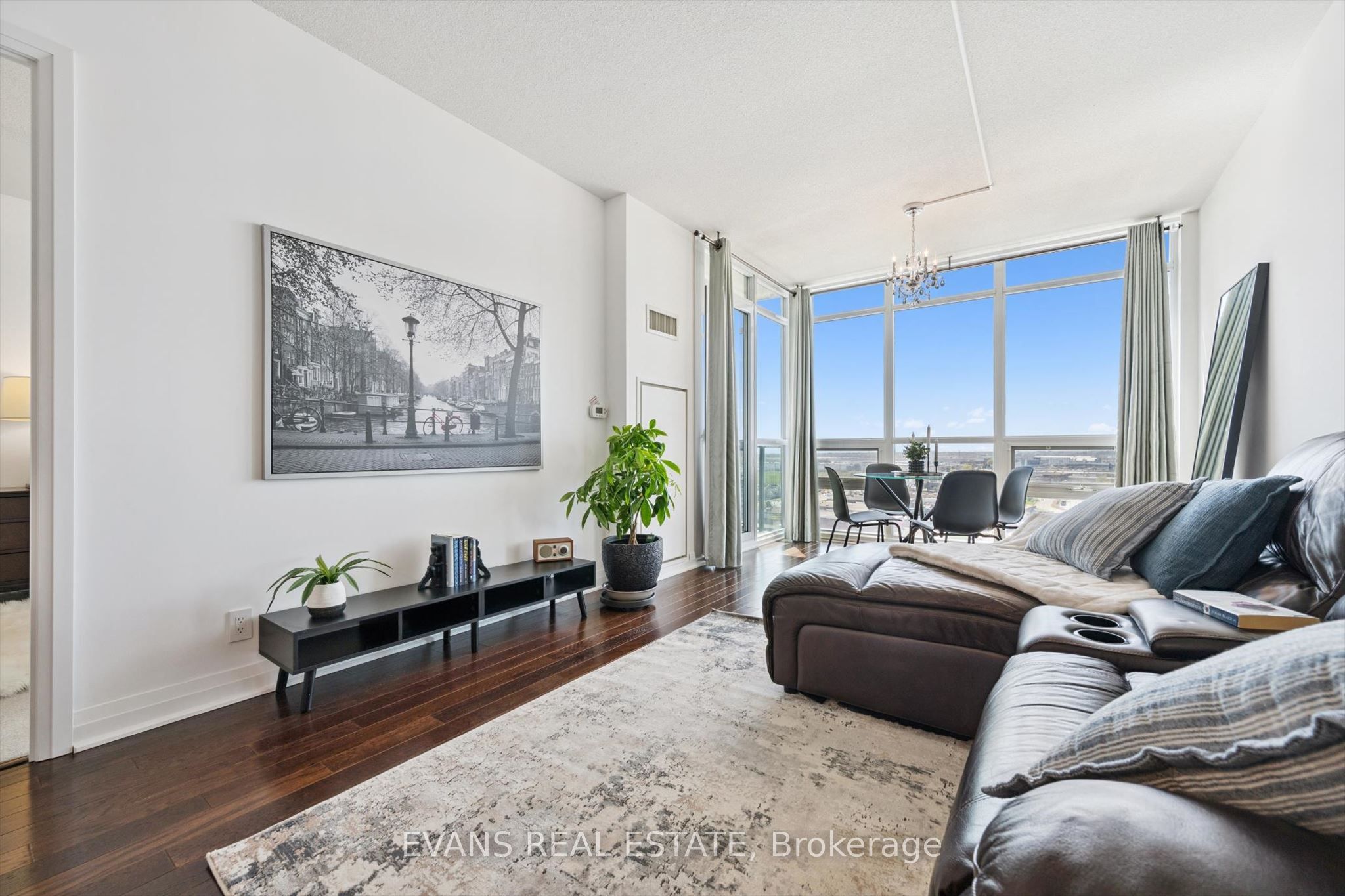 1055 Southdown Road 1411