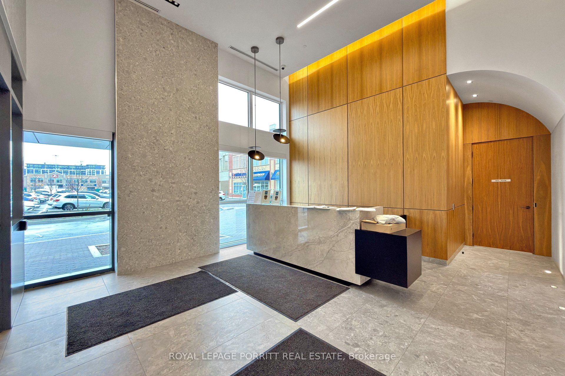 509 Dundas Street W 604
