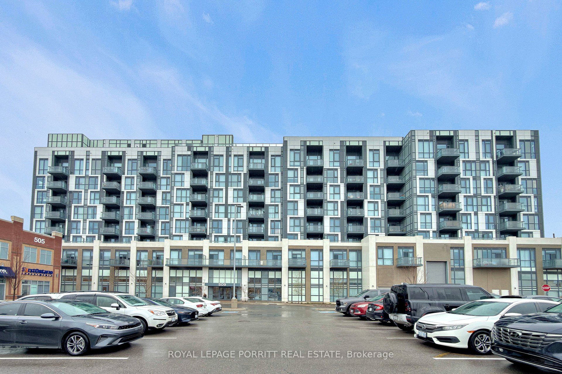 509 Dundas Street W 604