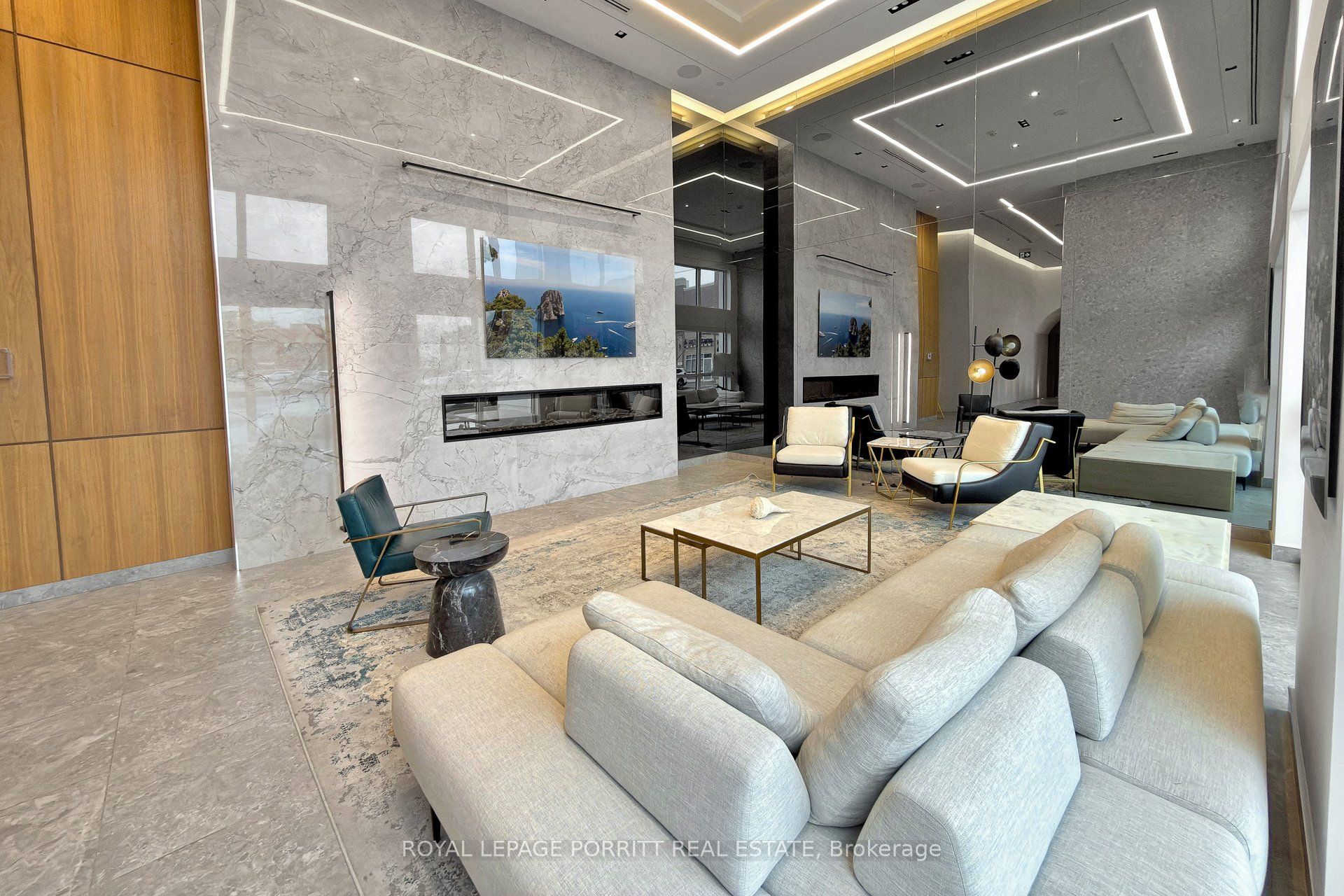 509 Dundas Street W 604