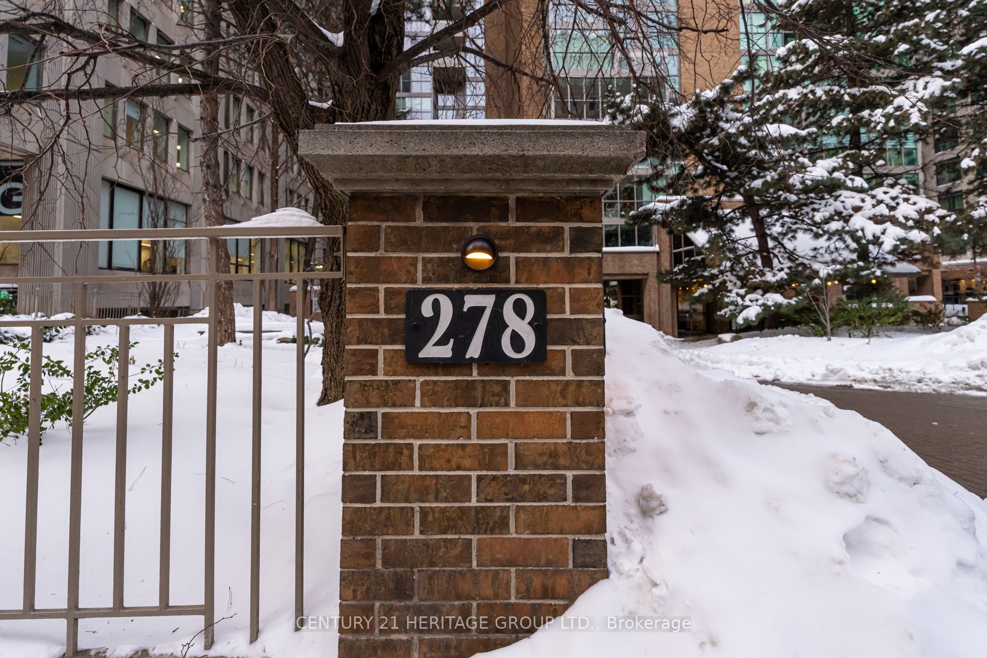 278 Bloor Street E 805