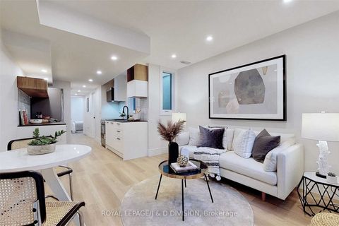26 Henderson Avenue Lower Toronto ON M6J 2B8