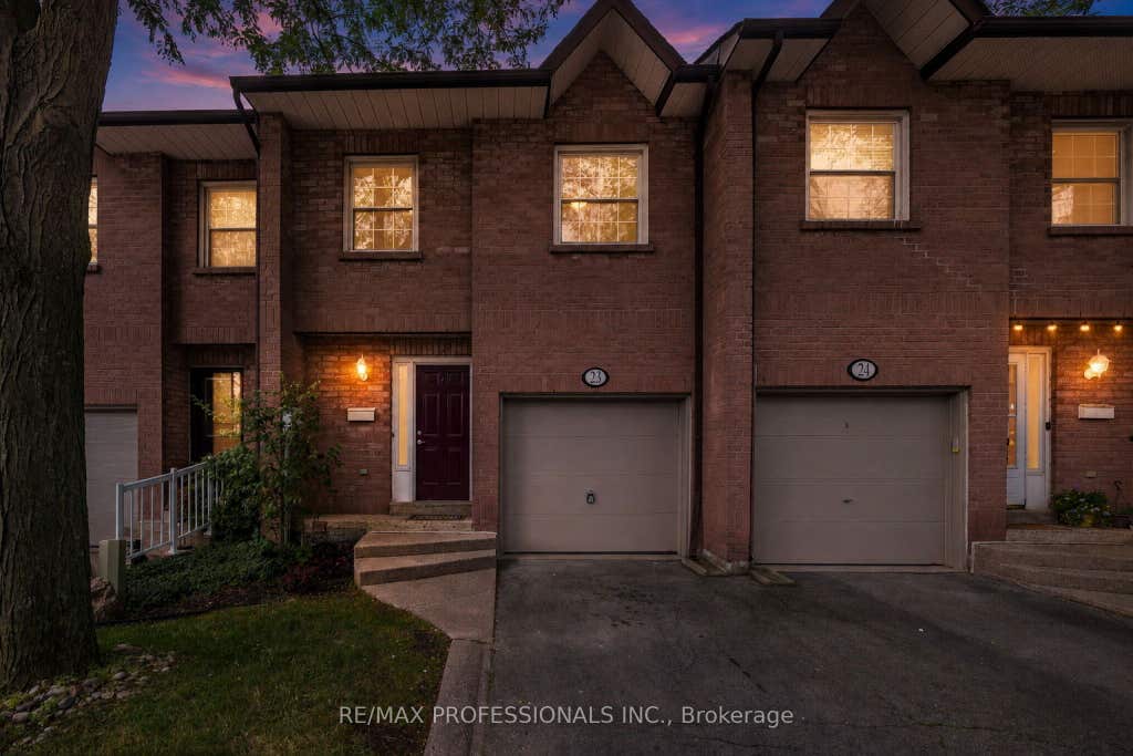 Photo of 2004 Glenada Crescent #23, Oakville, ON L6H 5P5 (MLS # W13652432)