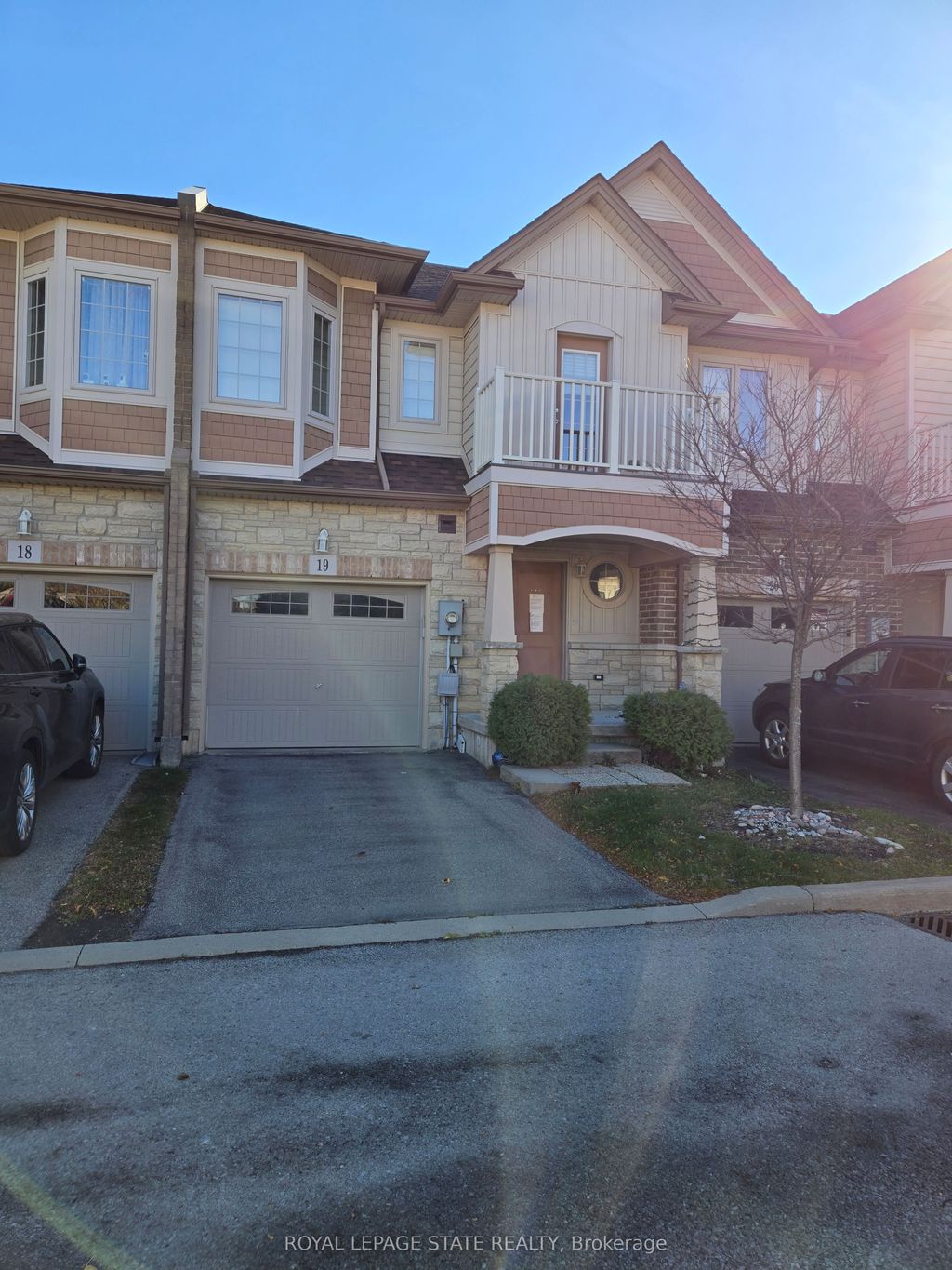Photo of 7 Lakelawn Road #19, Grimsby, ON L3M 0E9 (MLS # X12585894)