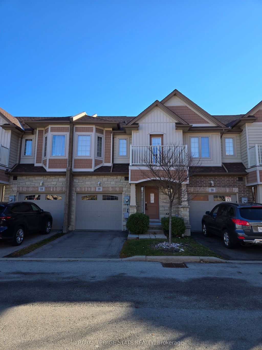 Photo of 7 Lakelawn Road #19, Grimsby, ON L3M 0E9 (MLS # X12585894)