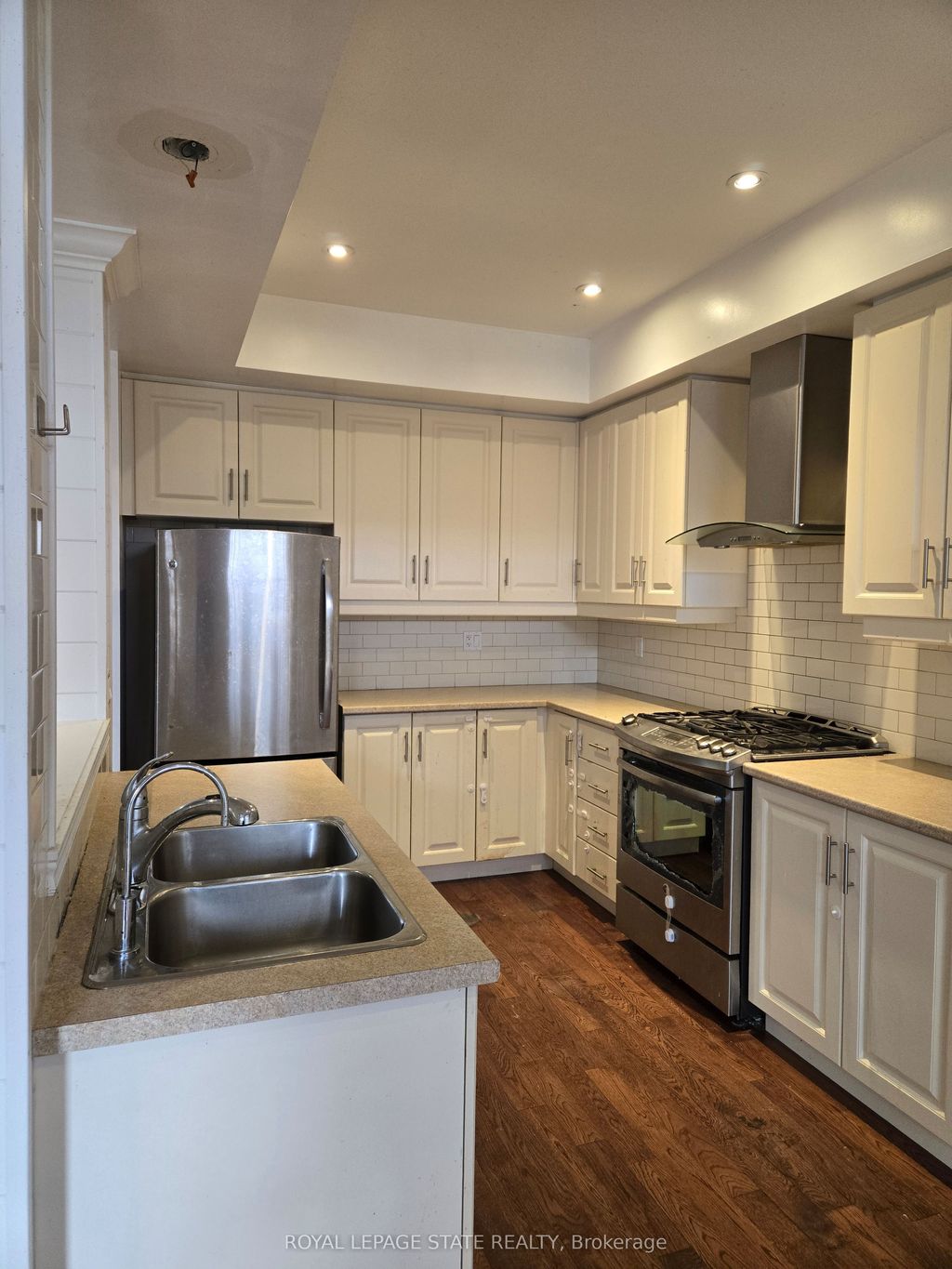 Photo of 7 Lakelawn Road #19, Grimsby, ON L3M 0E9 (MLS # X12585894)