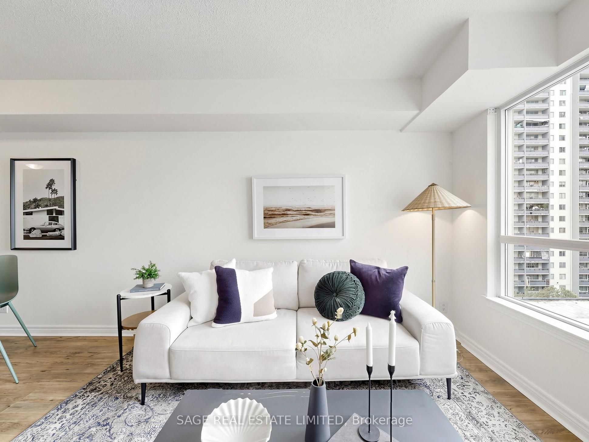 225 Wellesley Street E 811