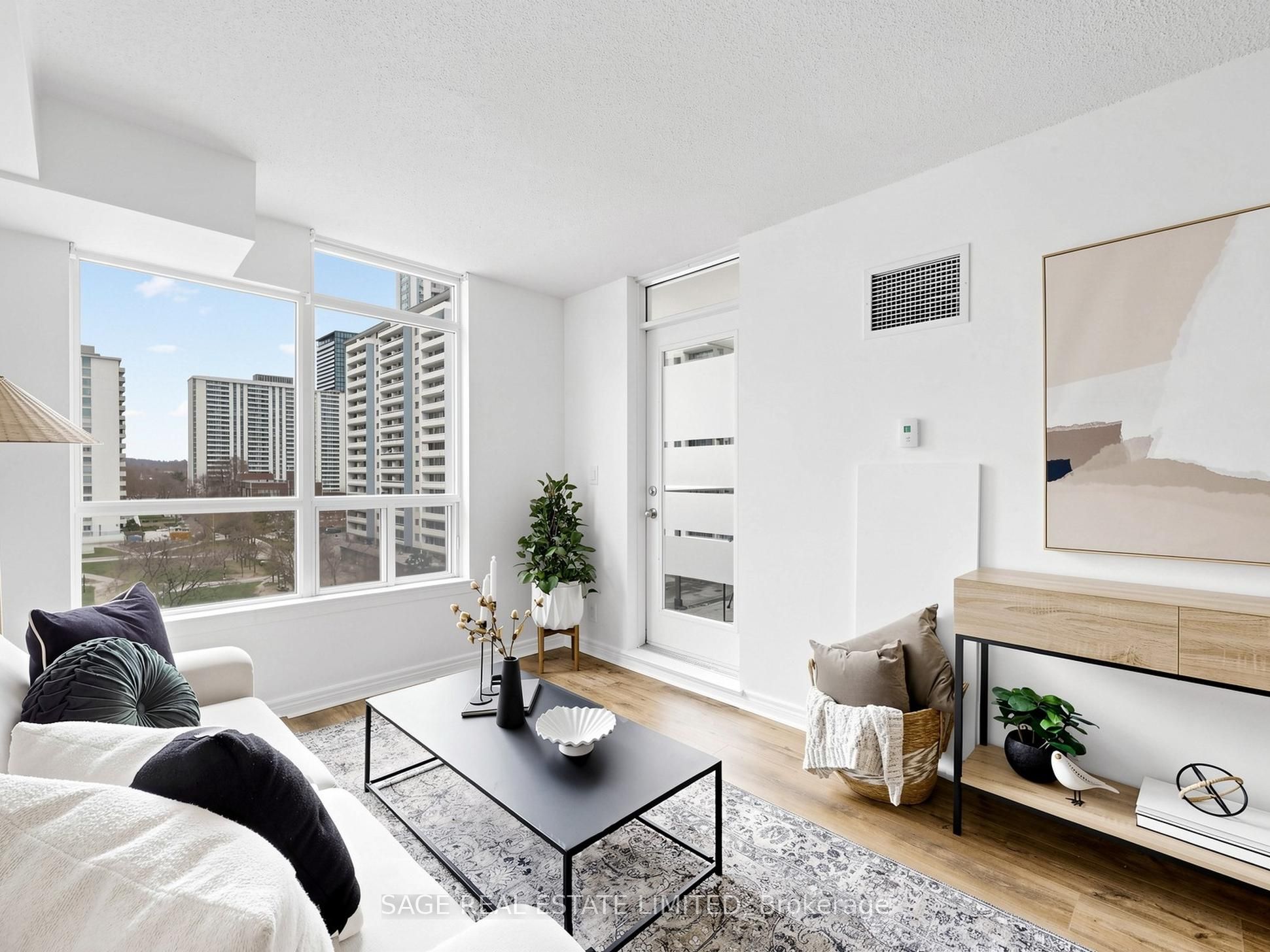 225 Wellesley Street E 811