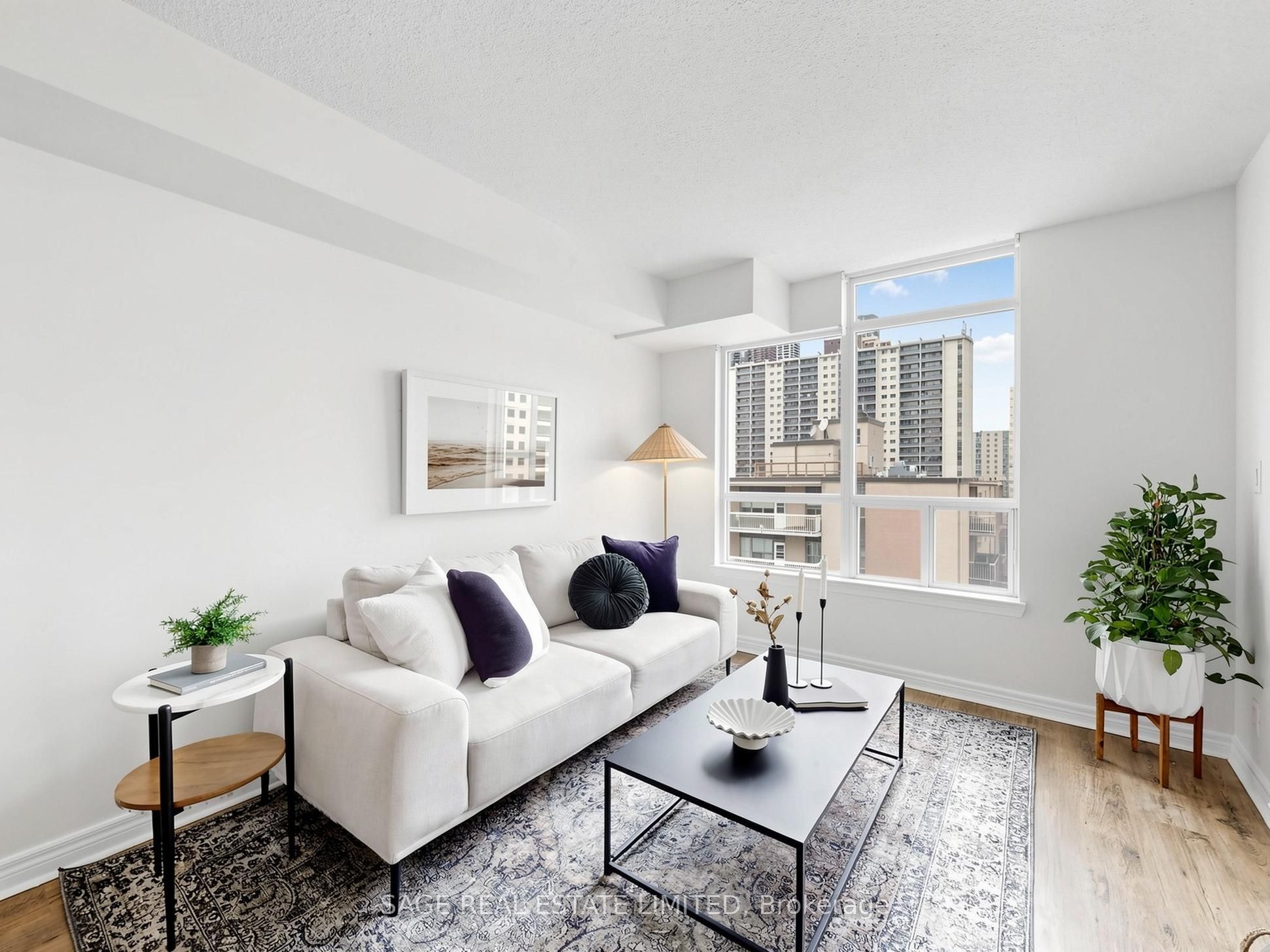 225 Wellesley Street E 811