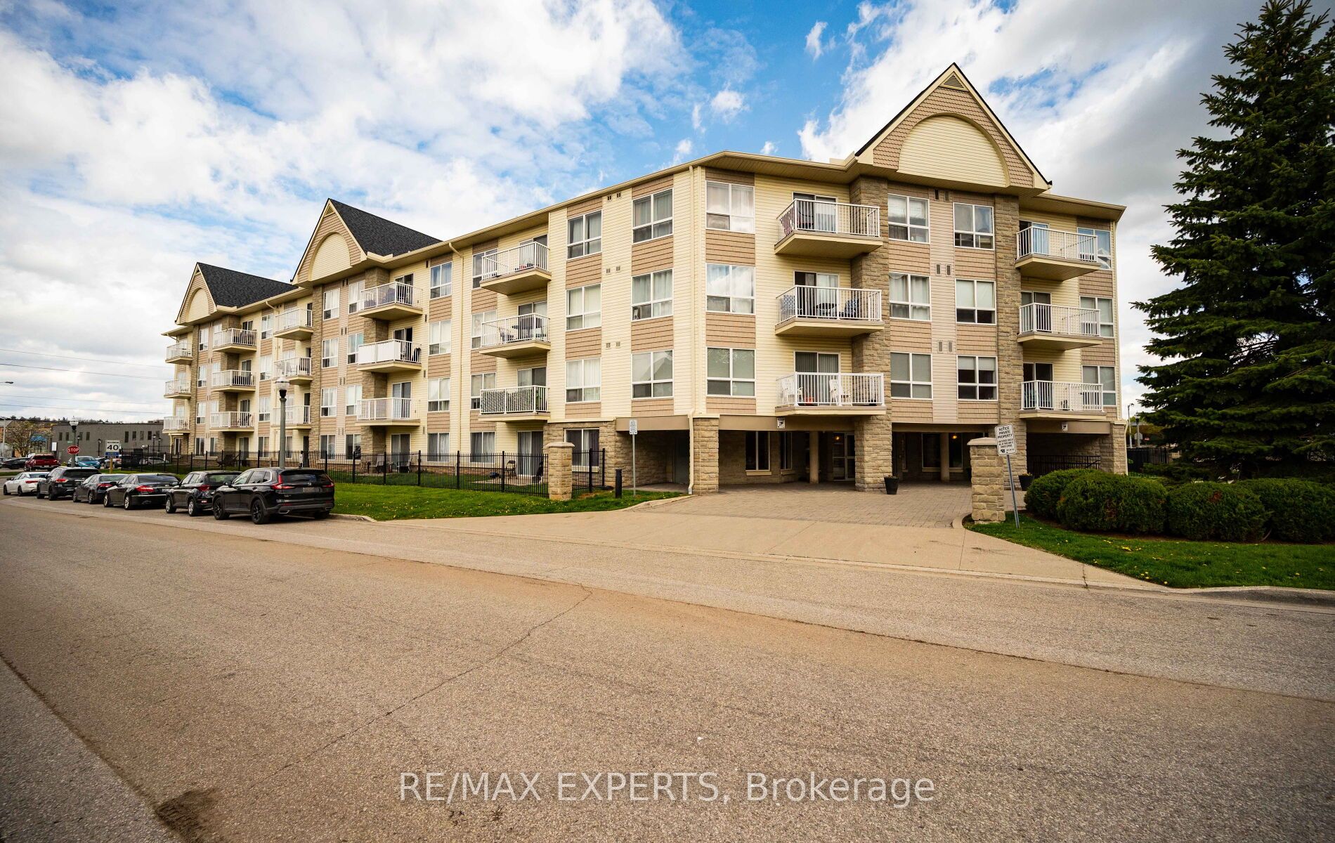Photo 1 of 17 — 8 Harris Street 319, Cambridge, ON N1R 8R1