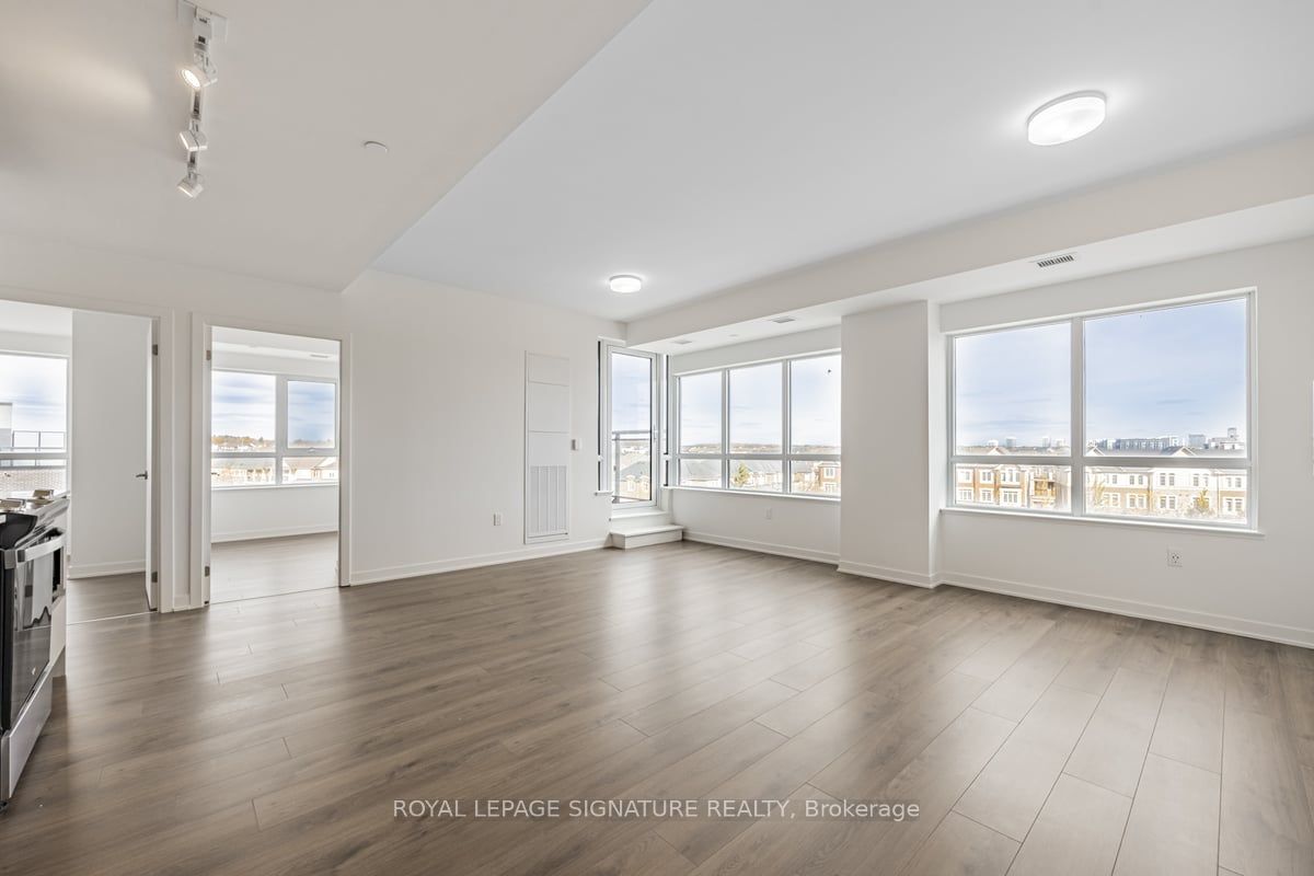 395 Dundas Street W 429