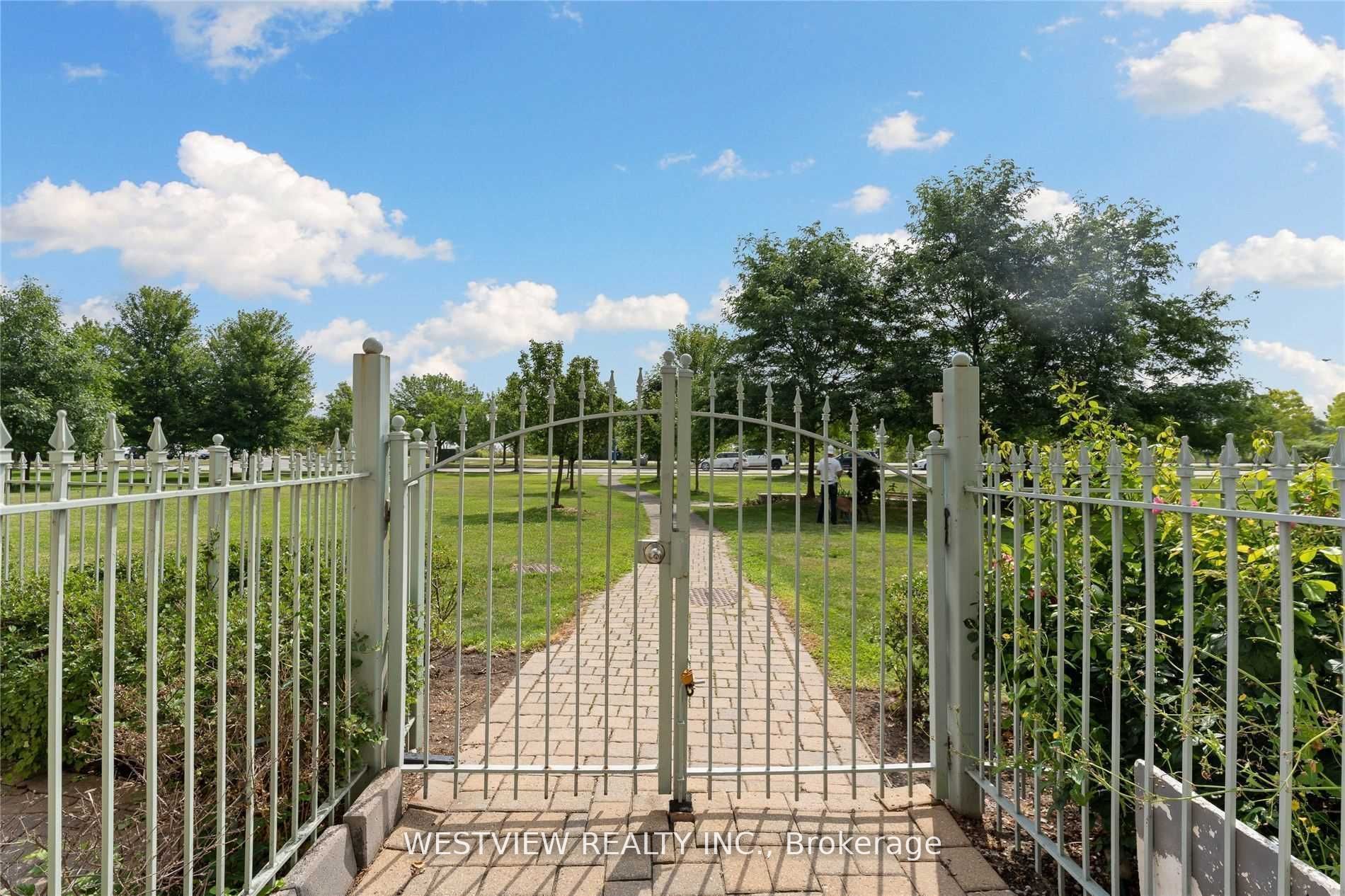 2111 Lake Shore Boulevard W 306