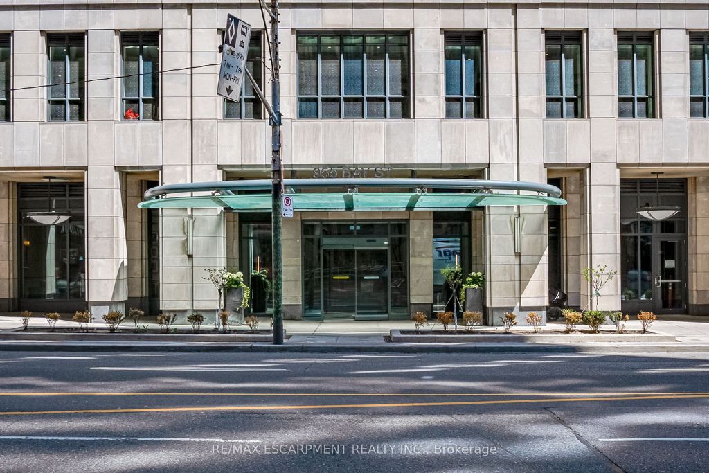 Photo of 955 Bay Street #1809, Toronto, ON M5S 0C6 (MLS # C12420097)