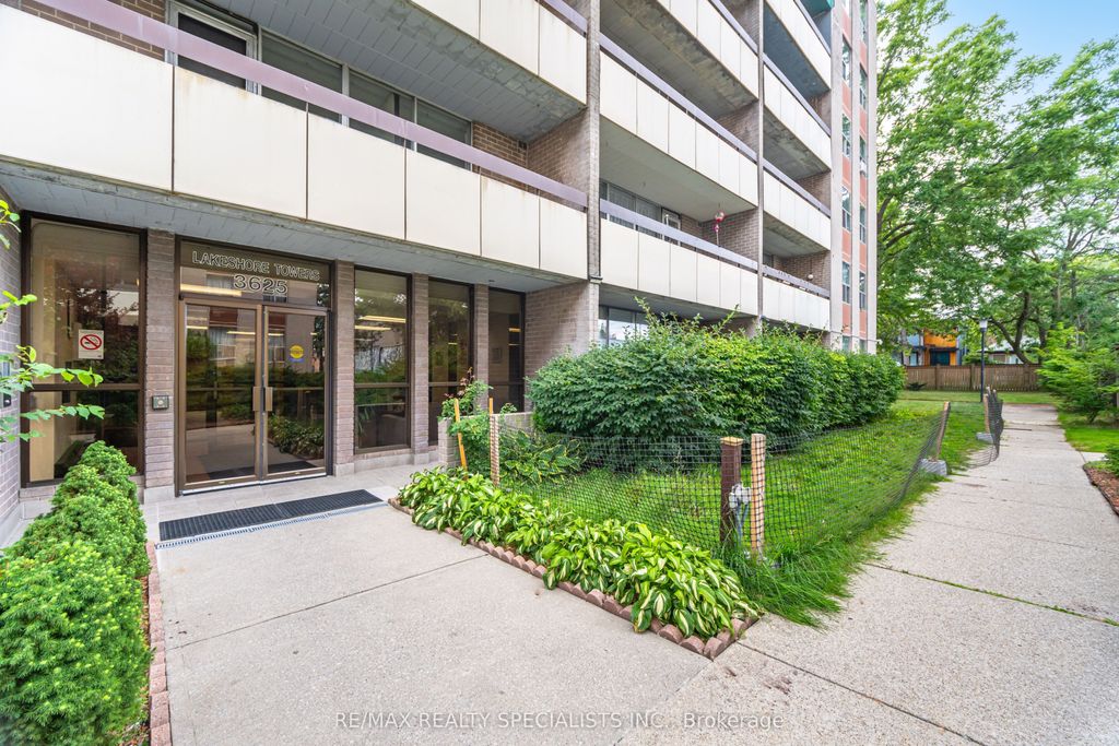 Photo of 3625 Lake Shore Boulevard #206, Toronto, ON M8W 4W2 (MLS # W12520892)