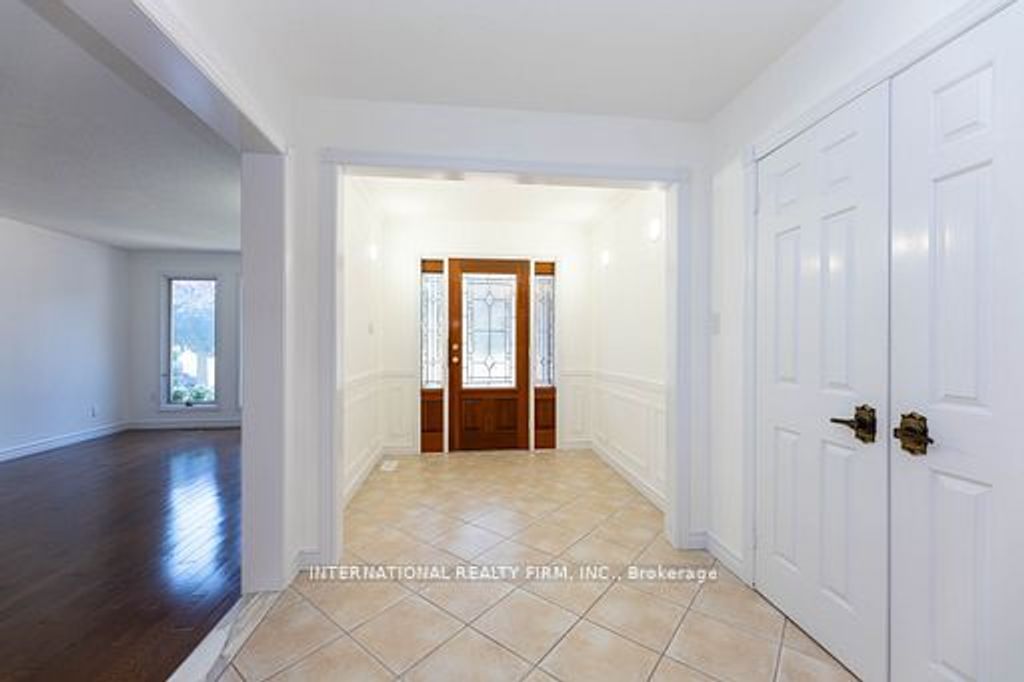 Photo of 17 Southview Drive, Vaughan, ON L4K 2K8 (MLS # N12810336)