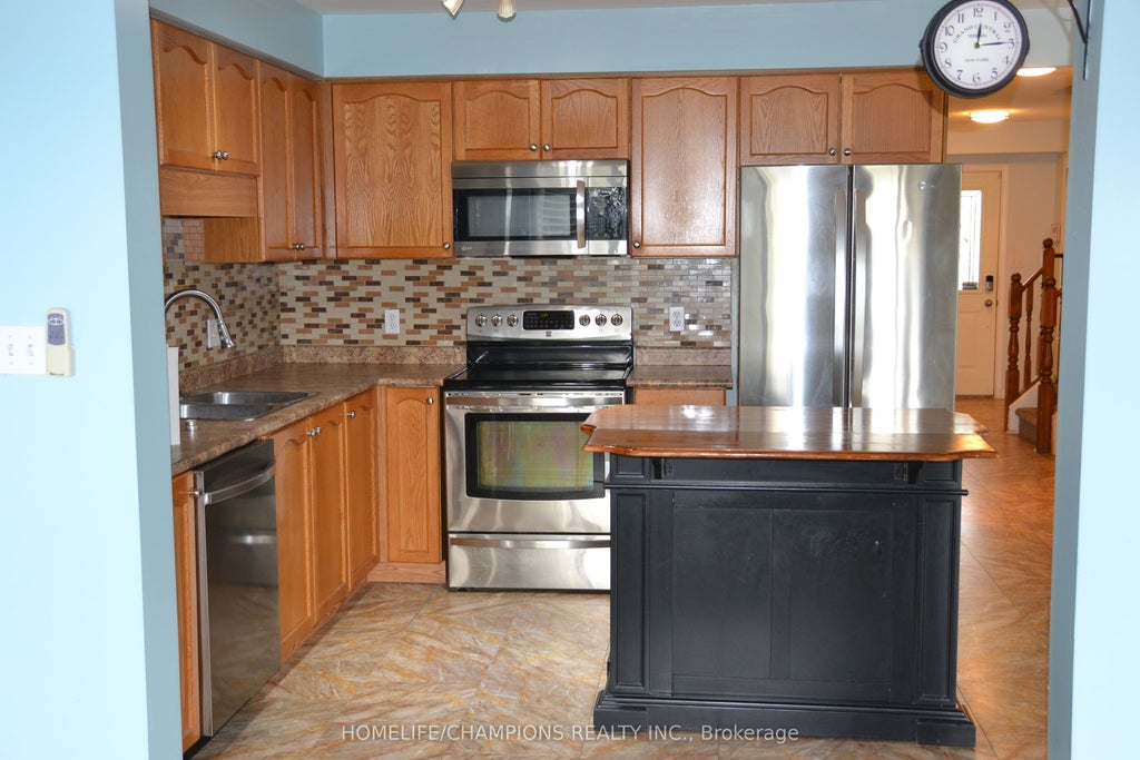 Photo of 132 Henhoeffer Crescent, Kitchener, ON N2E 4H3 (MLS # X13886448)