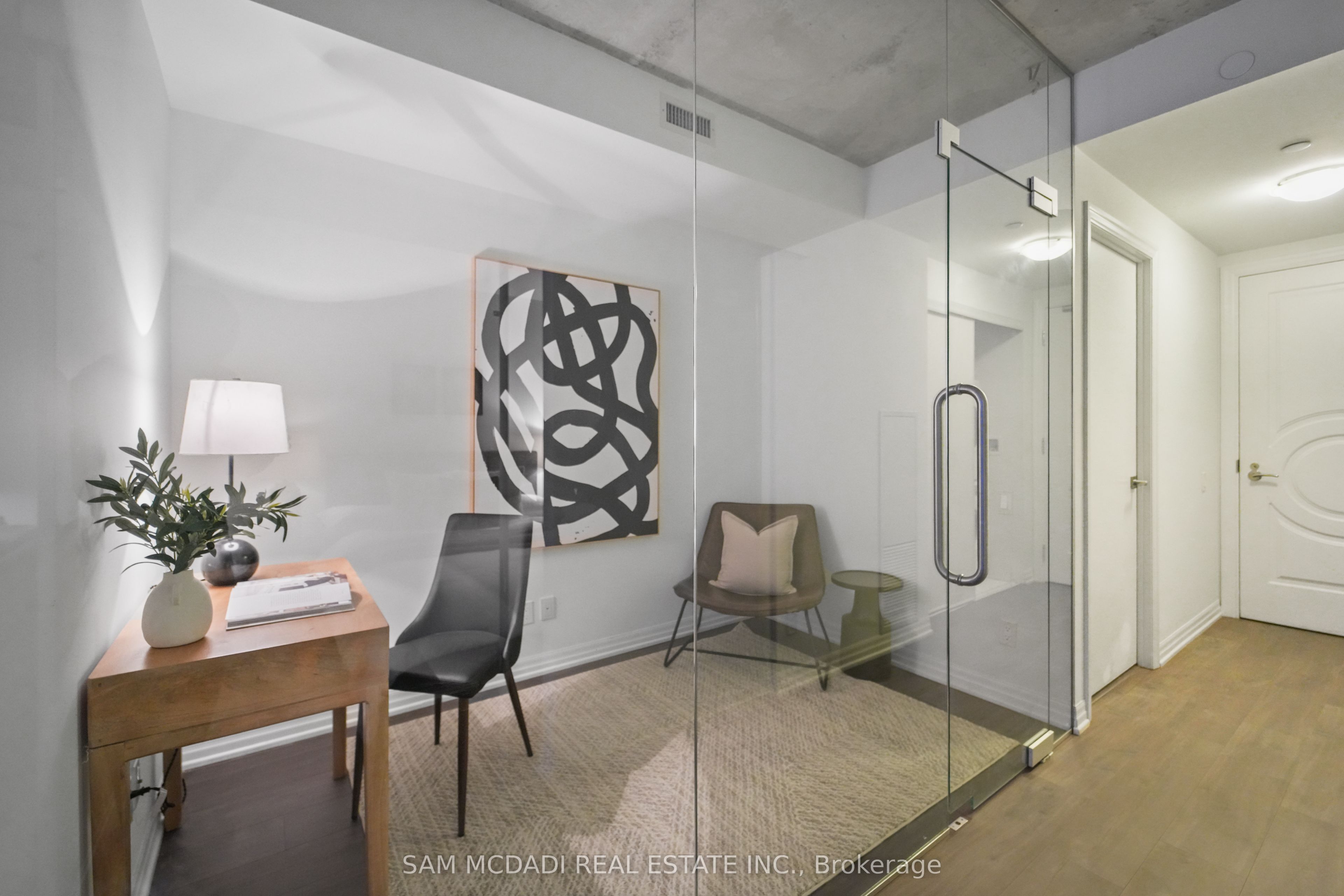 88 Blue Jays Way 1603