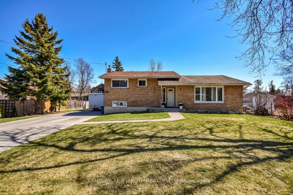 Photo of 3039 Poplar Road, Innisfil, ON L9S 2J9 (MLS # N13433414)