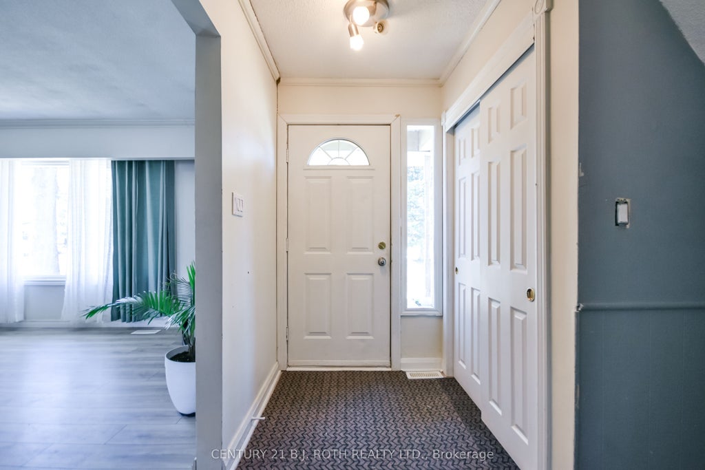 Photo of 3039 Poplar Road, Innisfil, ON L9S 2J9 (MLS # N13433414)