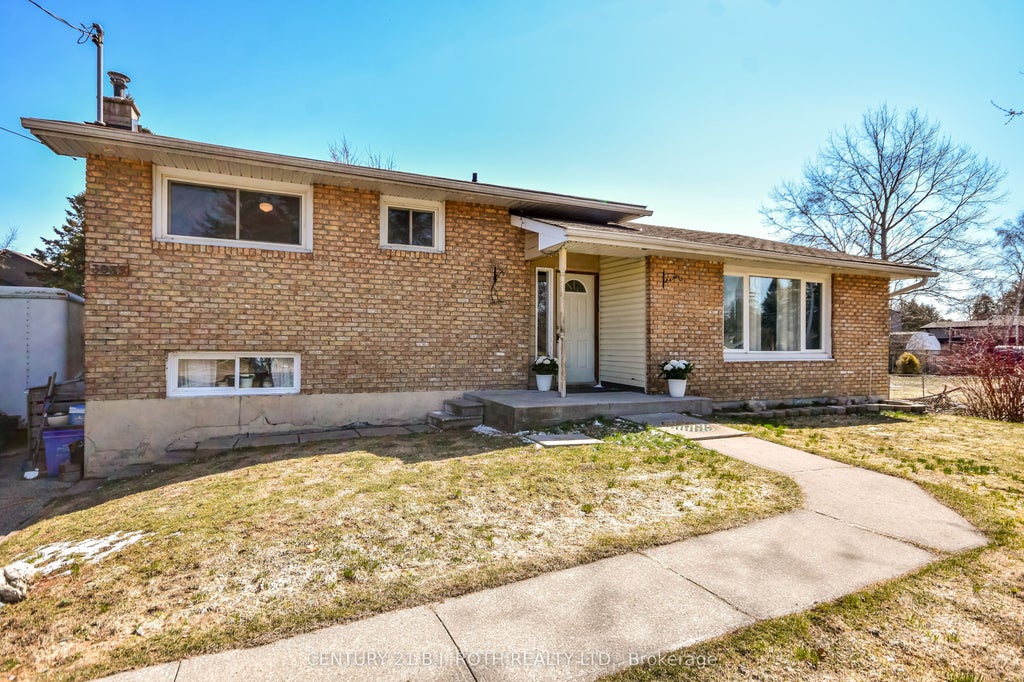Photo of 3039 Poplar Road, Innisfil, ON L9S 2J9 (MLS # N13433414)