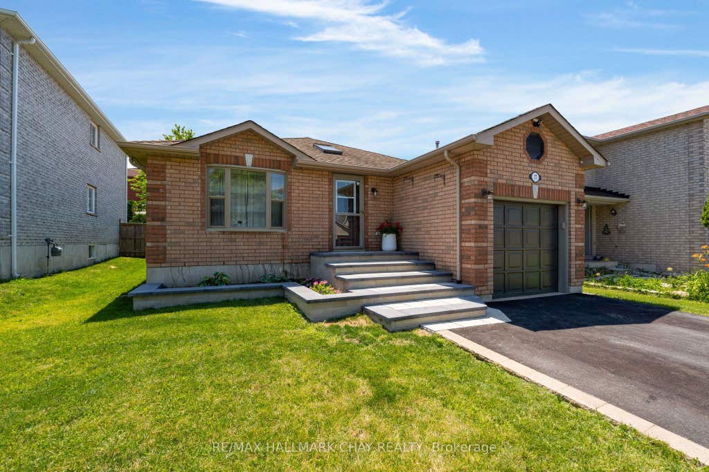 Photo of 17 Benjamin Lane, Barrie, ON L4N 0S3 (MLS # S13544898)