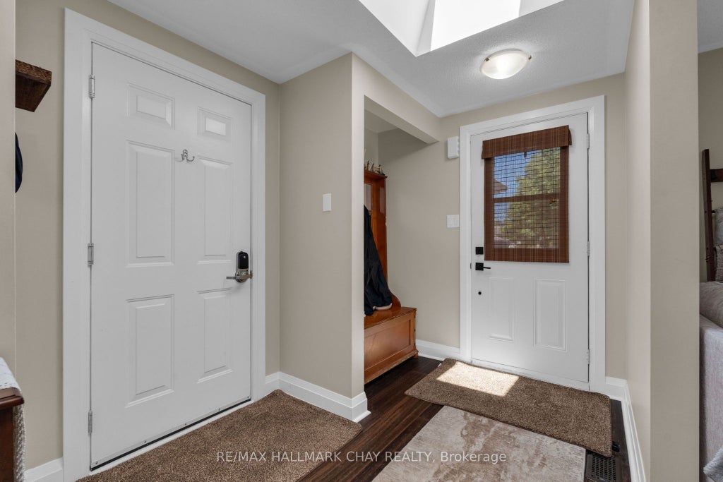 Photo of 17 Benjamin Lane, Barrie, ON L4N 0S3 (MLS # S13544898)