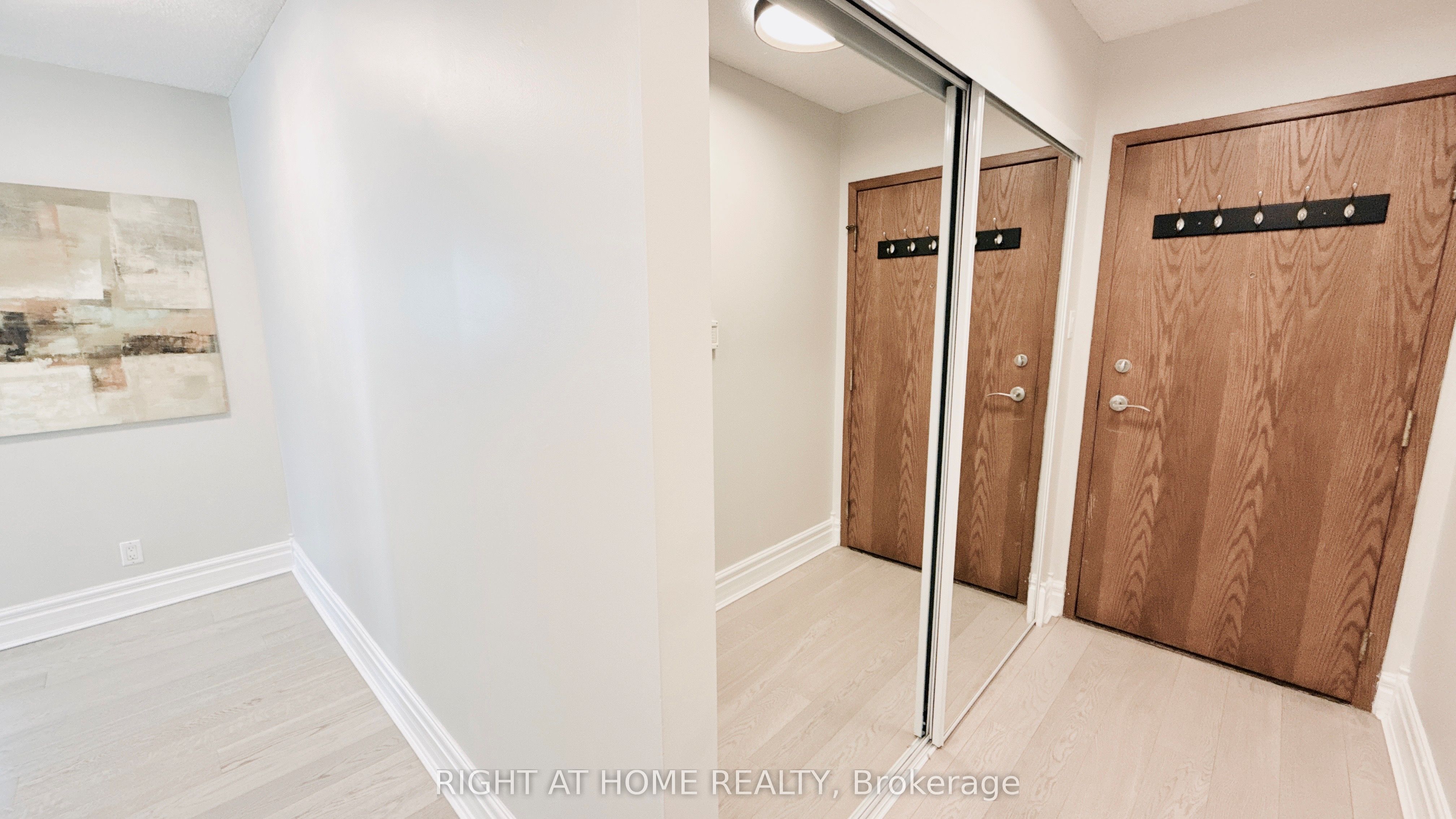 10 Queens Quay W 1012