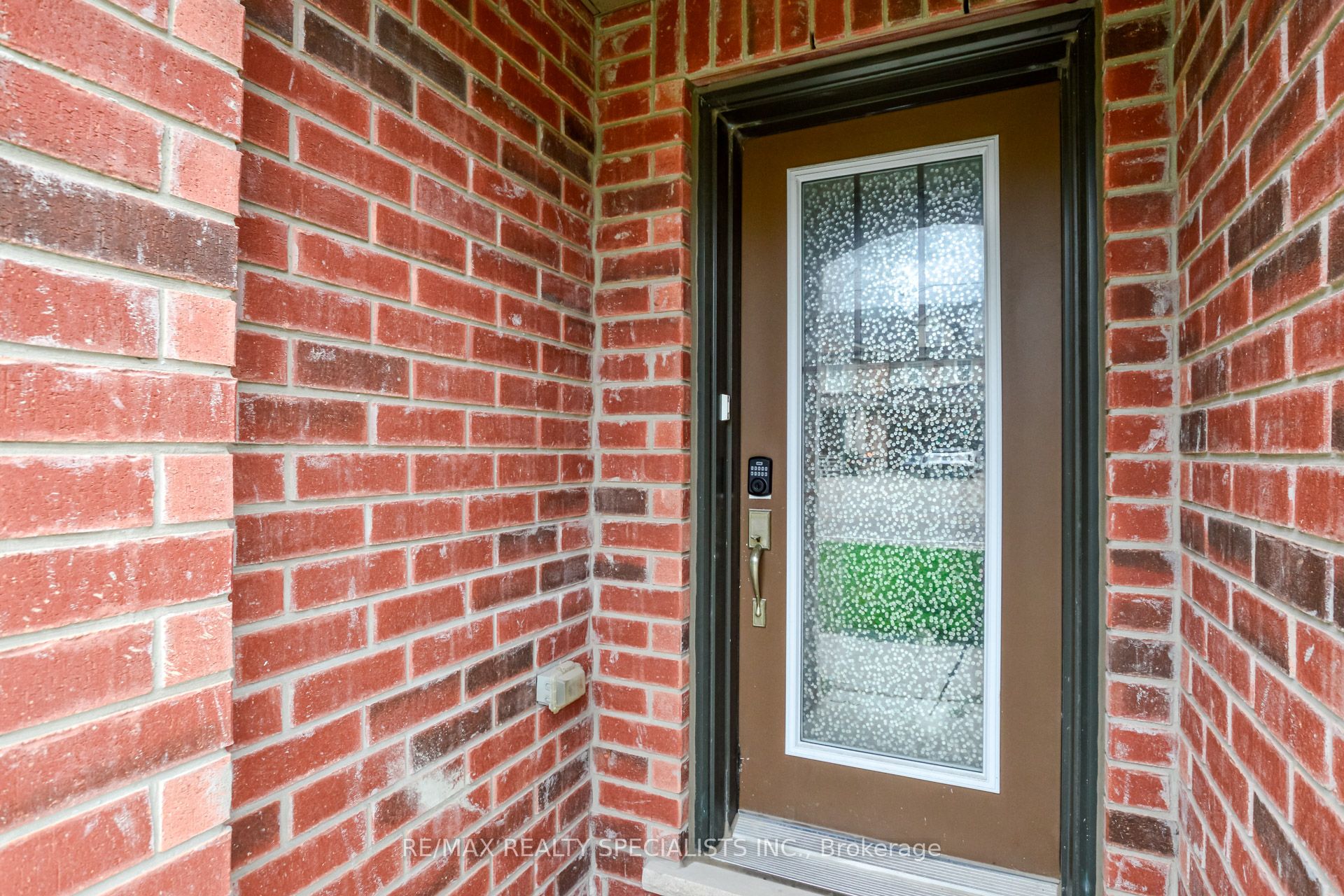 10953 VICTORIA Square