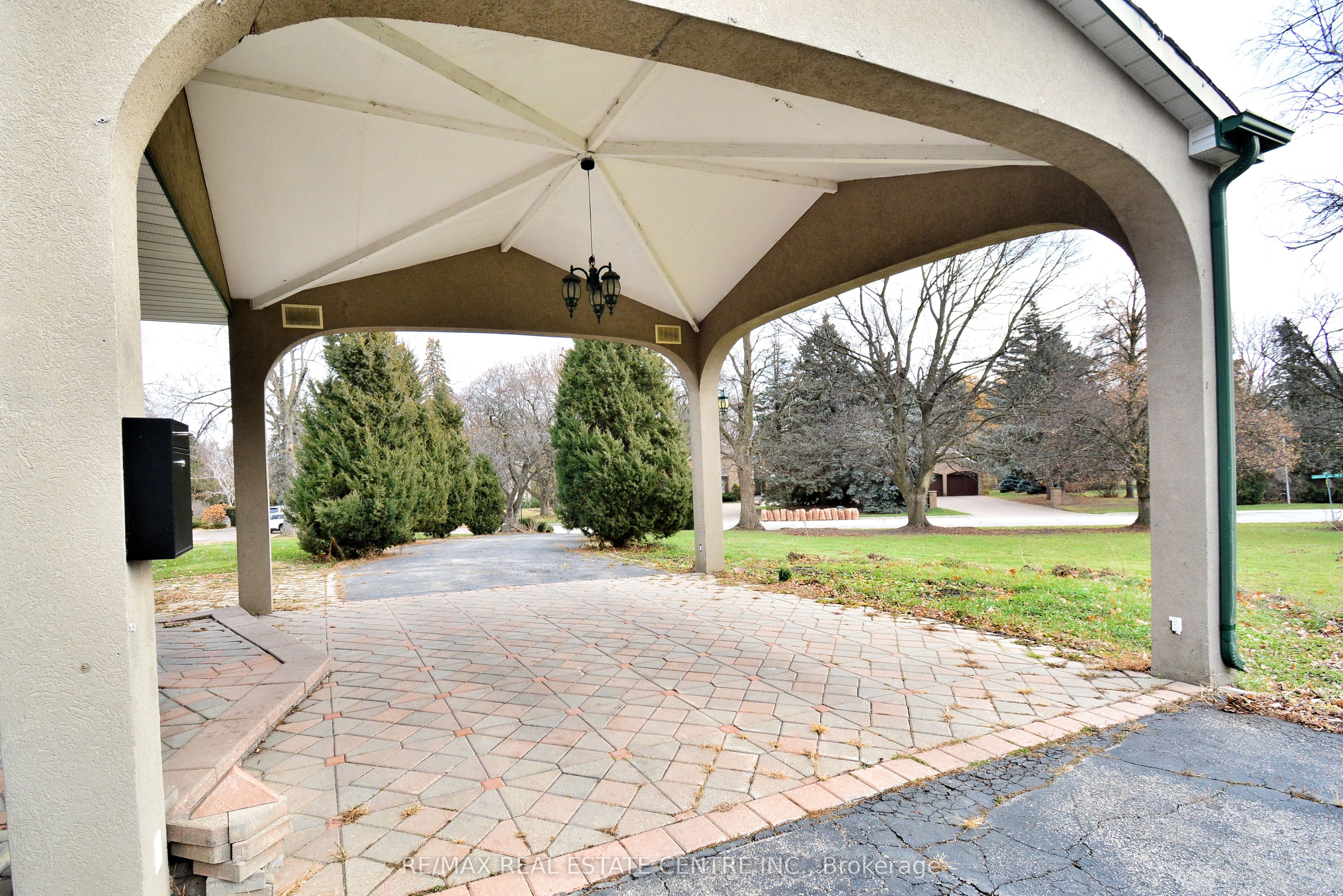 20 Crescent Hill Drive N