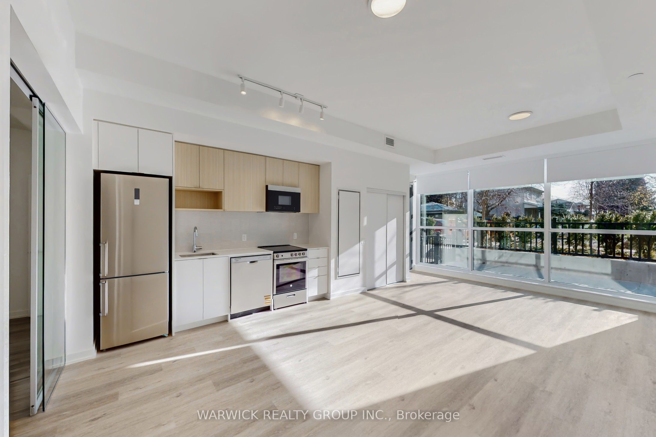 4365 Bloor Street W 112