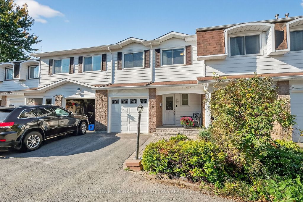 Photo of 6 Pennington Lane, Blackburn Hamlet, ON K1B 4X7 (MLS # X12443132)